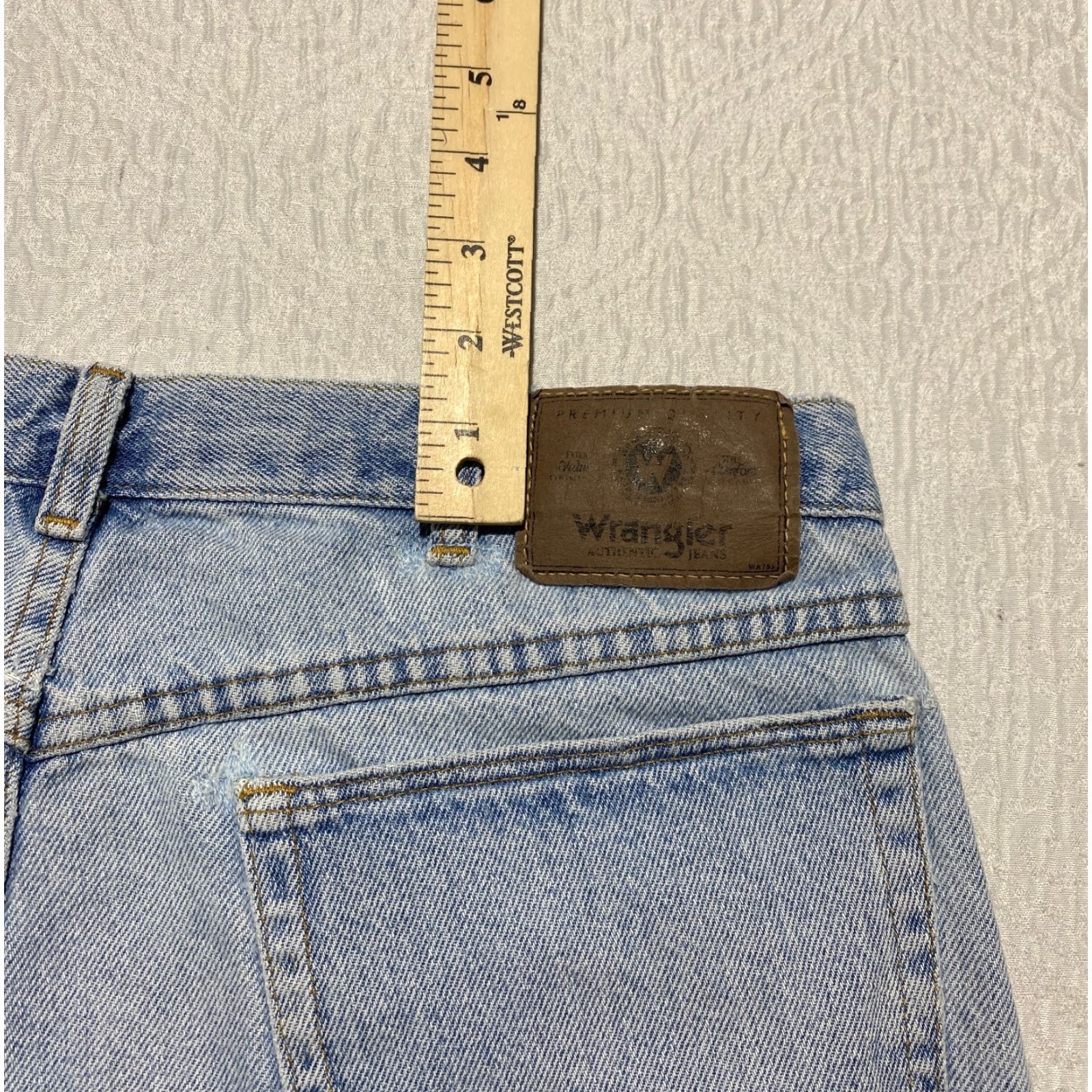 Wrangler VINTAGE Wrangler Jeans Shorts Men 36 Blue Light Wash Jorts Bermuda 5-Pocket Distressed Pockets 90s Style Casual Mens Size US 36 / EU 52 - 3 Thumbnail