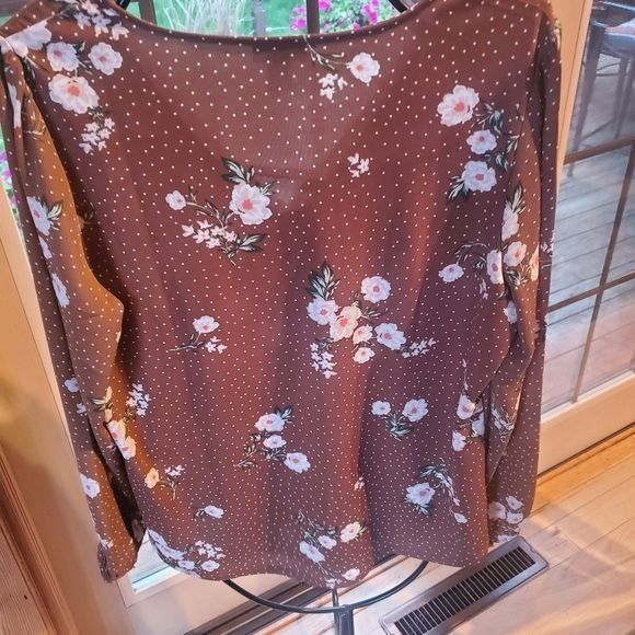 Ann Taylor Ann Taylor Vneck Covered Buttons Floral Soft Long Slv Sz M B Size M / US 6-8 / IT 42-44 - 3 Thumbnail