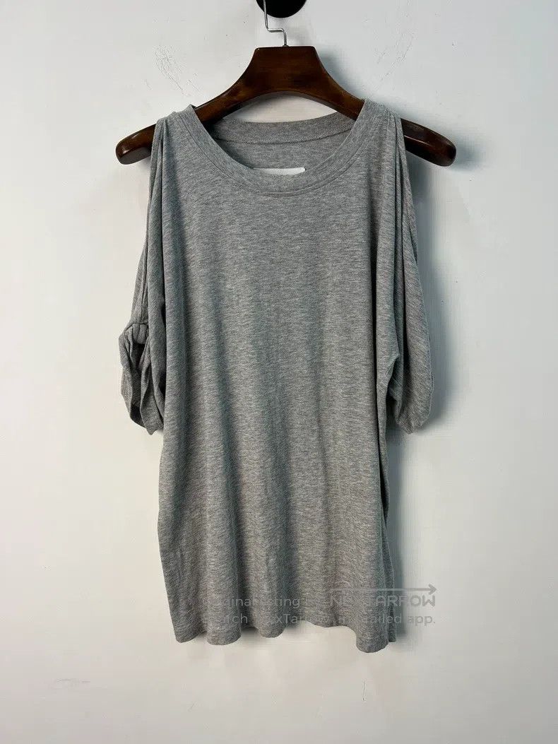 Maison Margiela Maison Margiela Grey off-the-shoulder short sleeves Size XS / US 0-2 / IT 36-38 - 1 Thumbnail