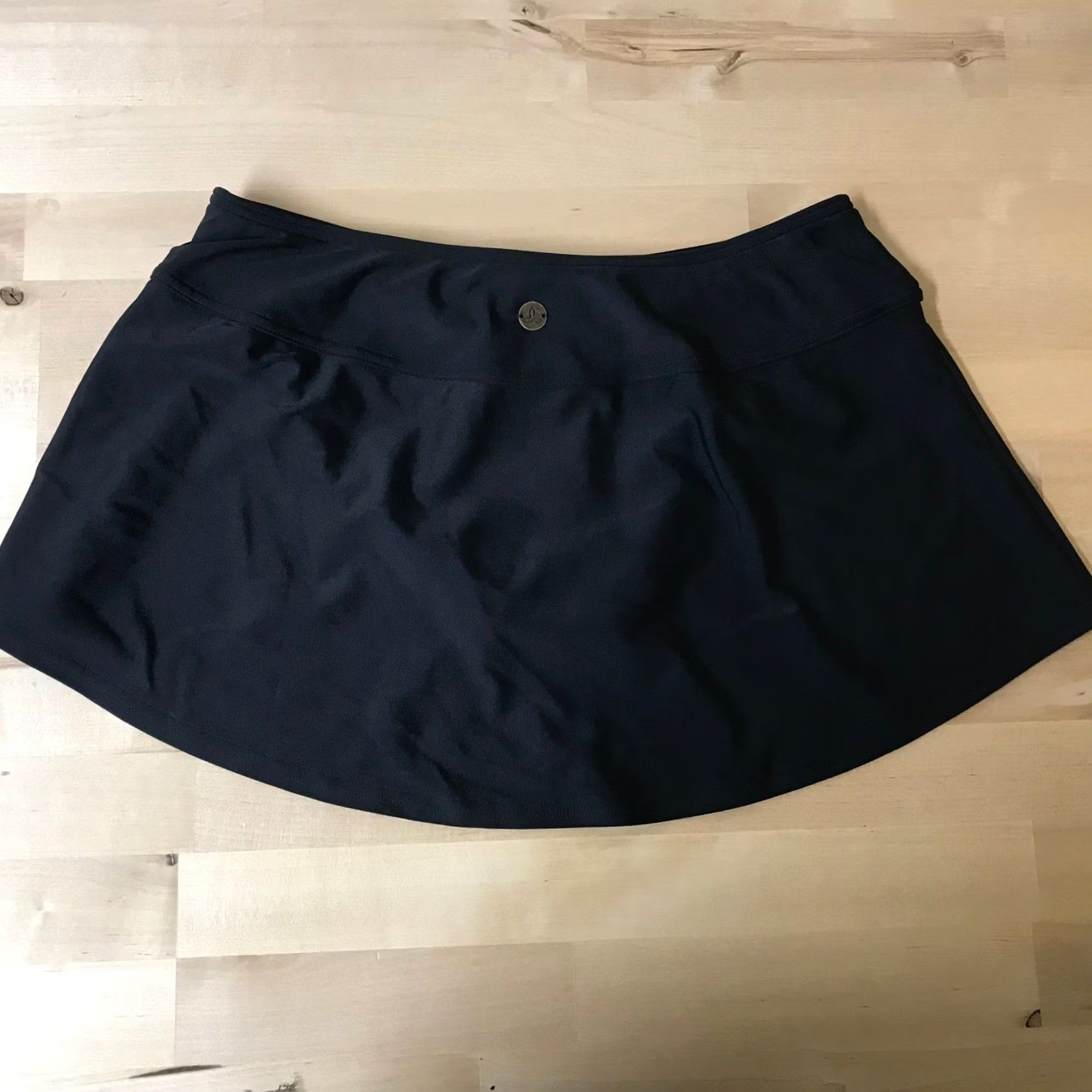Prana prAna Black Athletic Swim Skirt Wide Waistband Logo Charm Size S Womens Swimsuit Bottom Sporty Modest Quick Dry Size 28" / US 6 / IT 42 - 6 Thumbnail