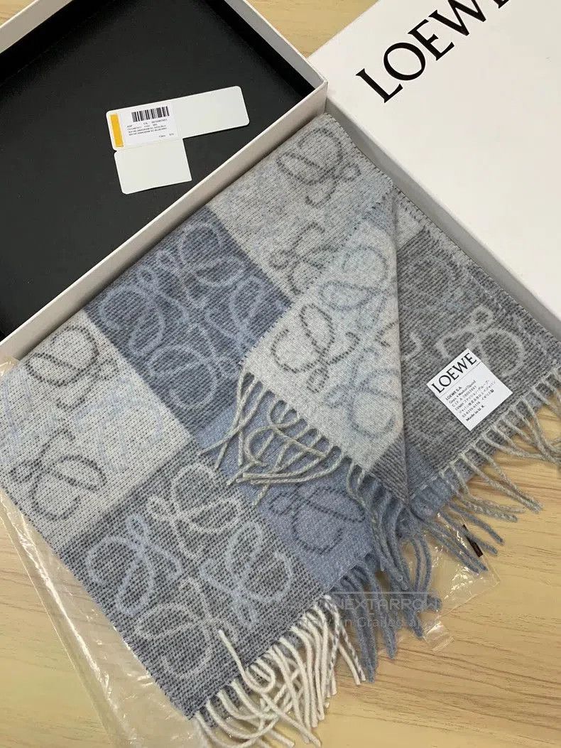 Loewe LOEWE Anagram Checkered Wool Scarf Blue. Size ONE SIZE - 1 Thumbnail