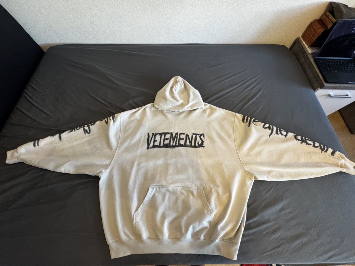 Vetements Vetements World Tour Hoodie Oyster Mushroom Size US S / EU 44-46 / 1 - 1 Thumbnail