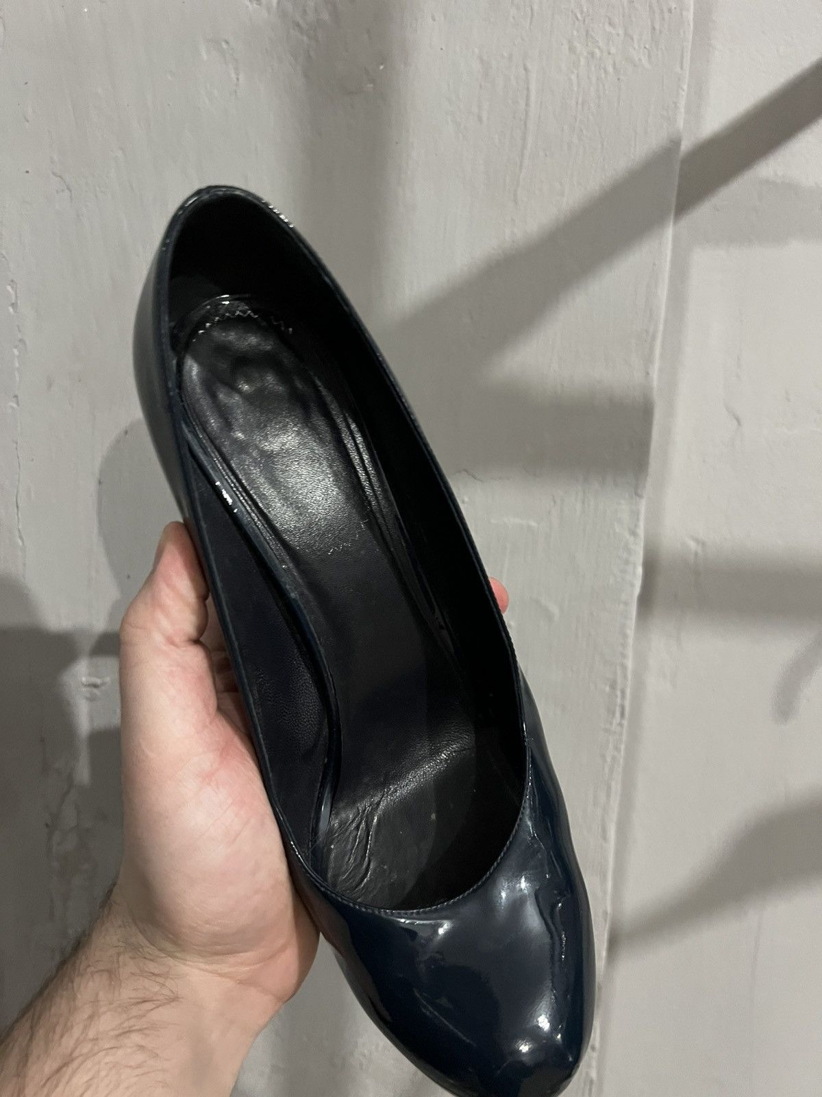 Yves Saint Laurent YSL YVES SAINT LAURENT NAVY PUMPS PATENT LEATHER HEELS 39.5 Size US 9.5 / IT 39.5 - 11 Thumbnail