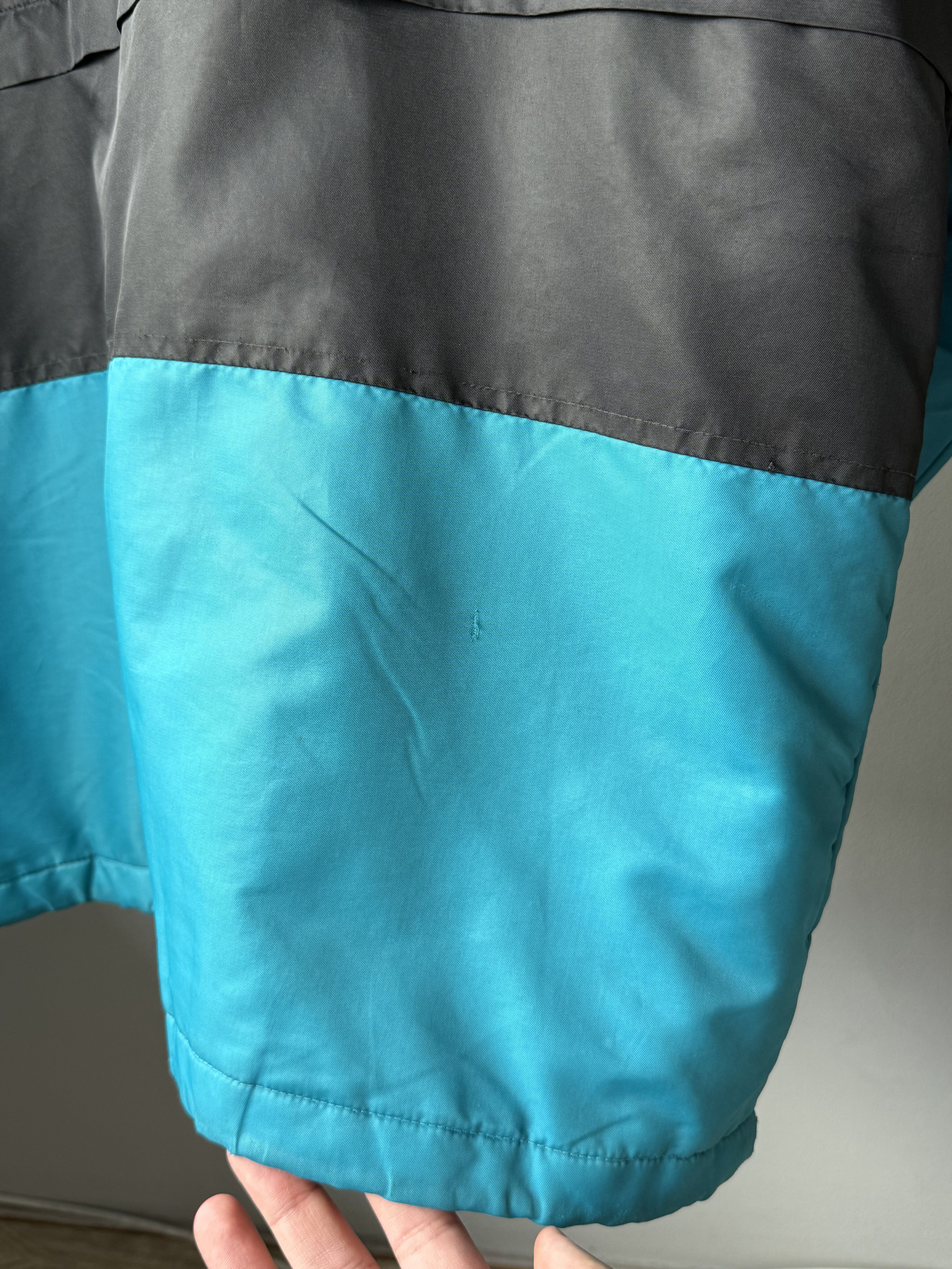 NBA × Nutmeg × Vintage Vintage Nutmeg Apparel Charlotte Hornets NBA Two Tone Jacket Size US M / EU 48-50 / 2 - 13 Thumbnail