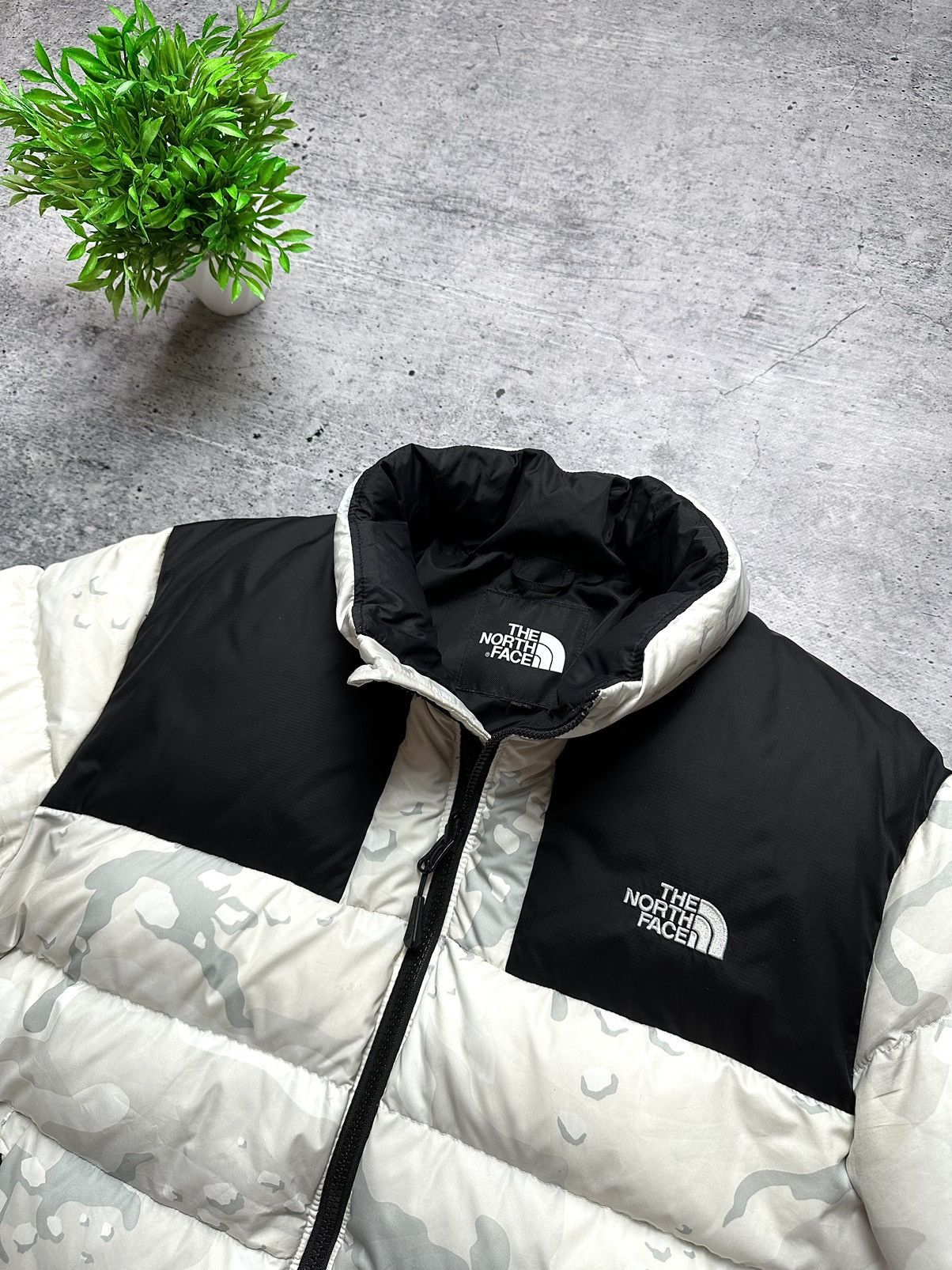 The North Face The North Face 700 Nuptse Mountain Camo Puffer Jacket Size M / US 6-8 / IT 42-44 - 3 Thumbnail