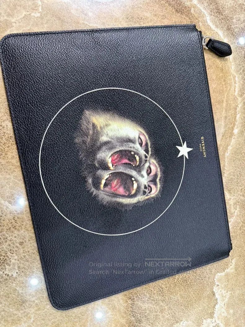 Givenchy Givenchy Monkey Print Clutch Bag . Size ONE SIZE - 1 Thumbnail