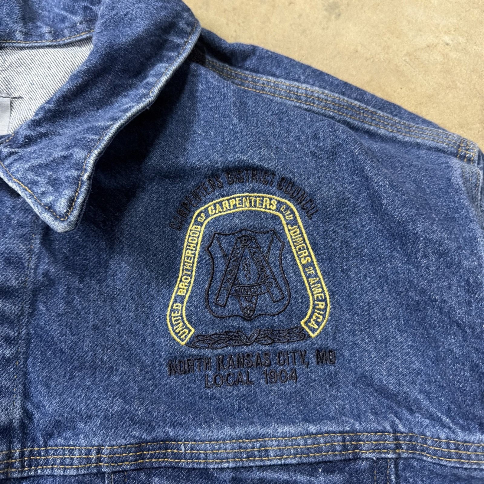 Carhartt Vintage Carhartt Denim Jacket USA Made J12DST Trucker Size US XL / EU 56 / 4 - 3 Thumbnail