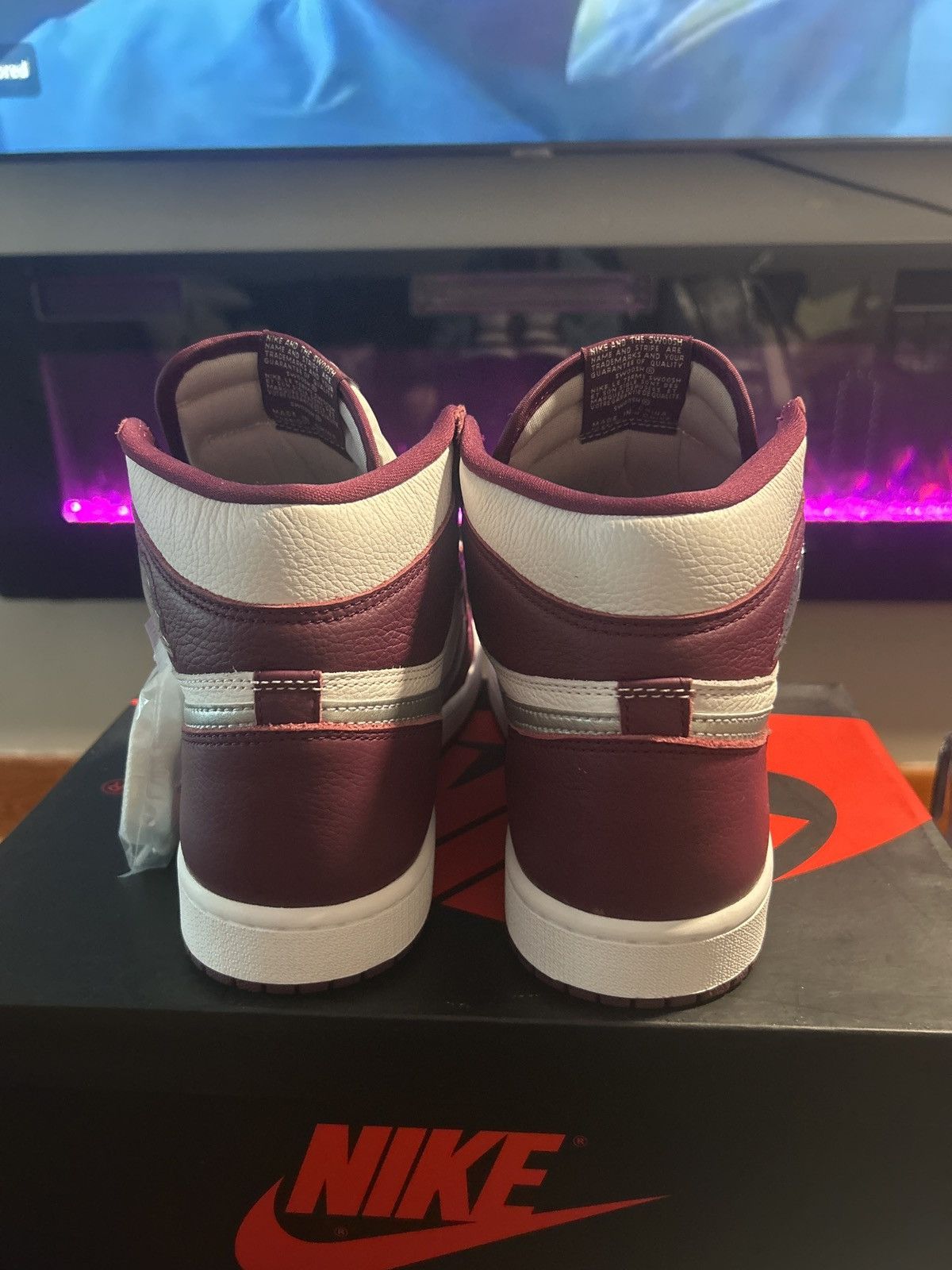 Jordan Brand Jordan 1 Bordeaux Size US 10 / EU 43 - 5 Thumbnail