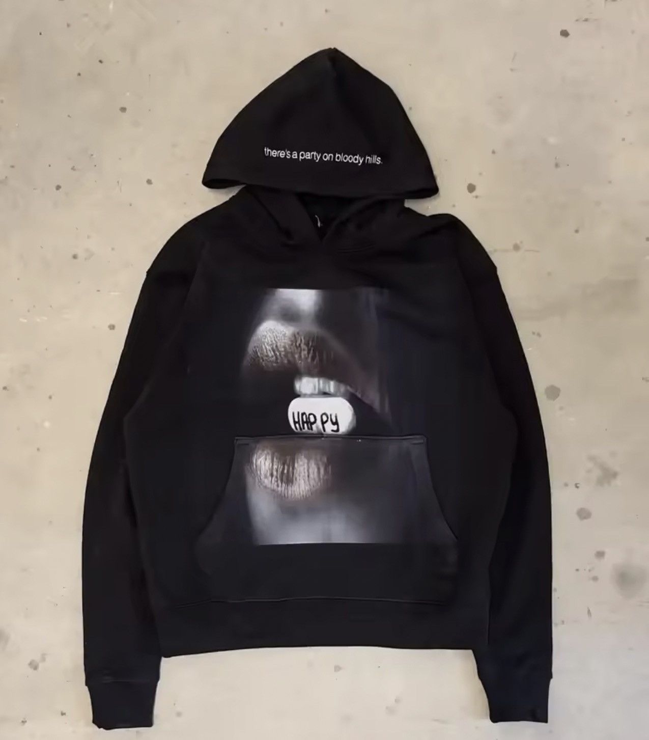 Japanese Brand Happy Pill Lip Graphic Hoodie Size US M / EU 48-50 / 2 - 3 Thumbnail