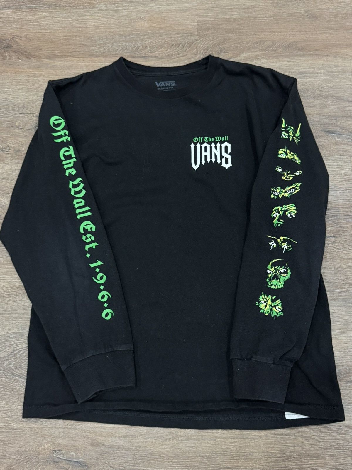 Vans Vans “Off The Wall” Gothic Long Sleeve Horror Sleeve Graphic Size US M / EU 48-50 / 2 - 4 Thumbnail