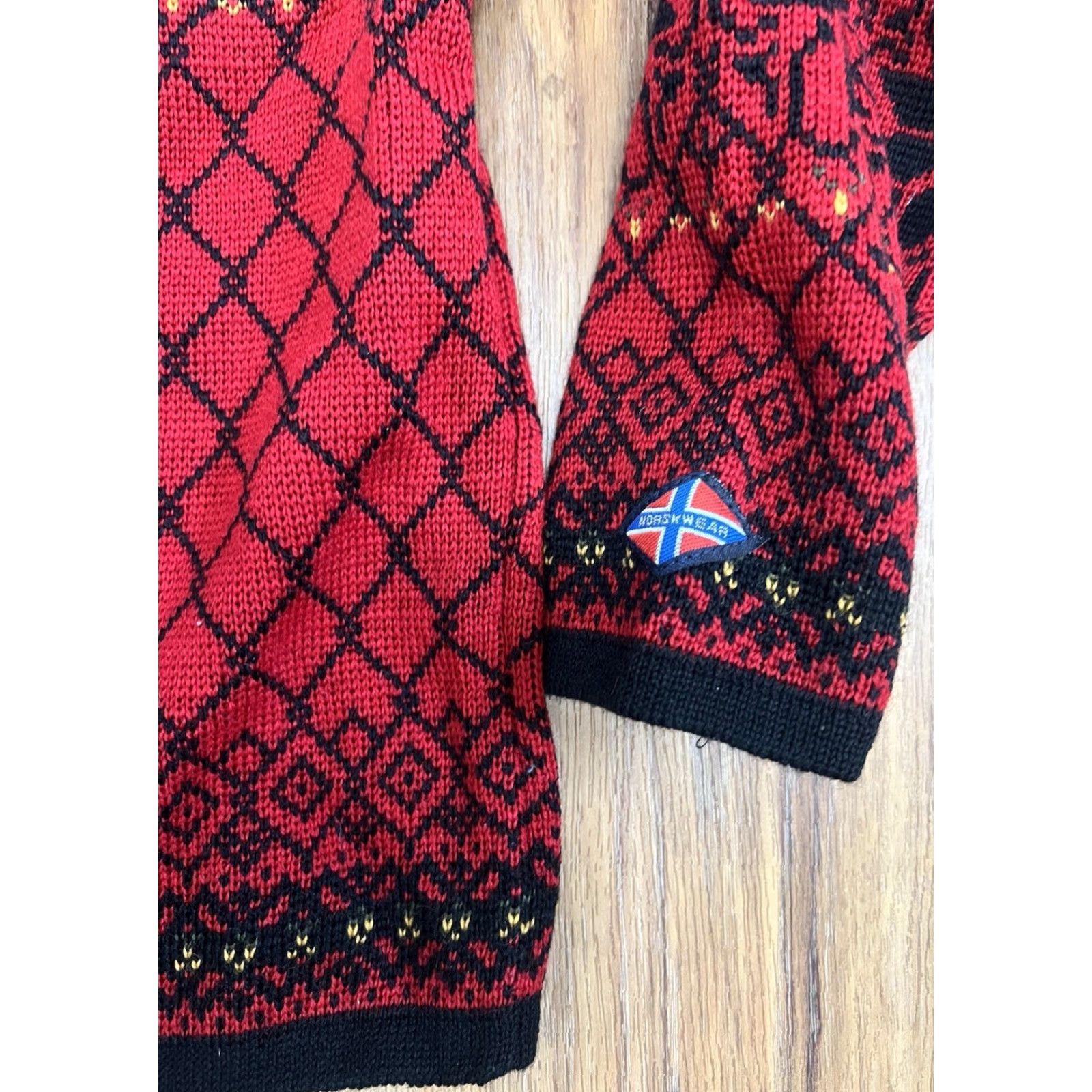 Vintage VINTAGE Norsk Wear Womens Sweater Cardigan Knit Wool Red Small Long Sleeve Crew Neck Casual 100% Wool Fair Isle Button Decor 1970s 80s Womens Size S / US 4 / IT 40 - 4 Thumbnail