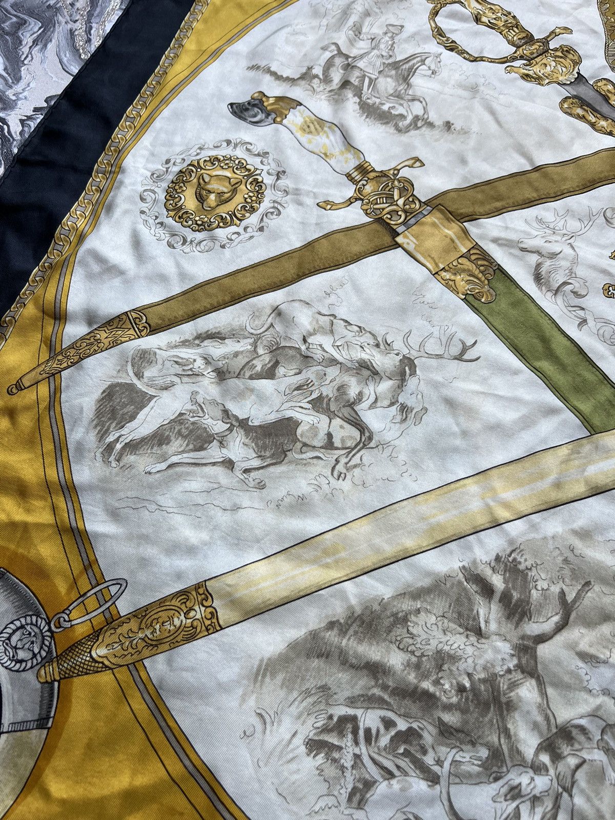 Hermes Rare Hermes Ledoux vintage Hunting weapon Silk Scarf Shawl Size ONE SIZE - 2 Thumbnail