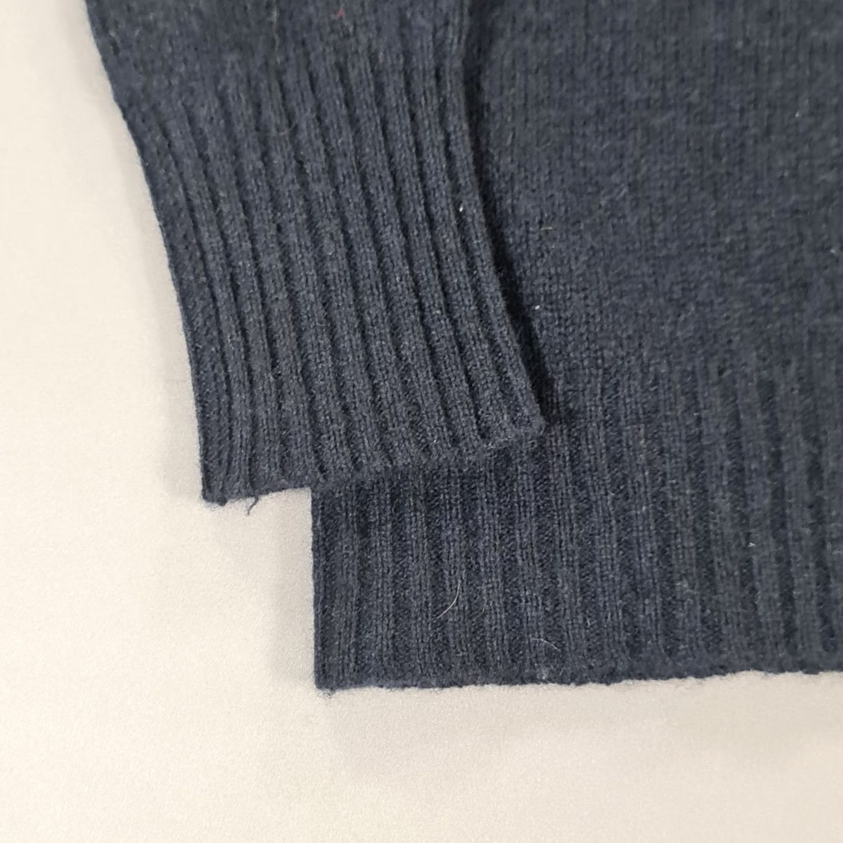Vintage Christopher Fischef Jumper Womens V-Neck Long Sleeve 100% Cashmere Sequin Pullover Navy Blue S Size S / US 4 / IT 40 - 5 Thumbnail
