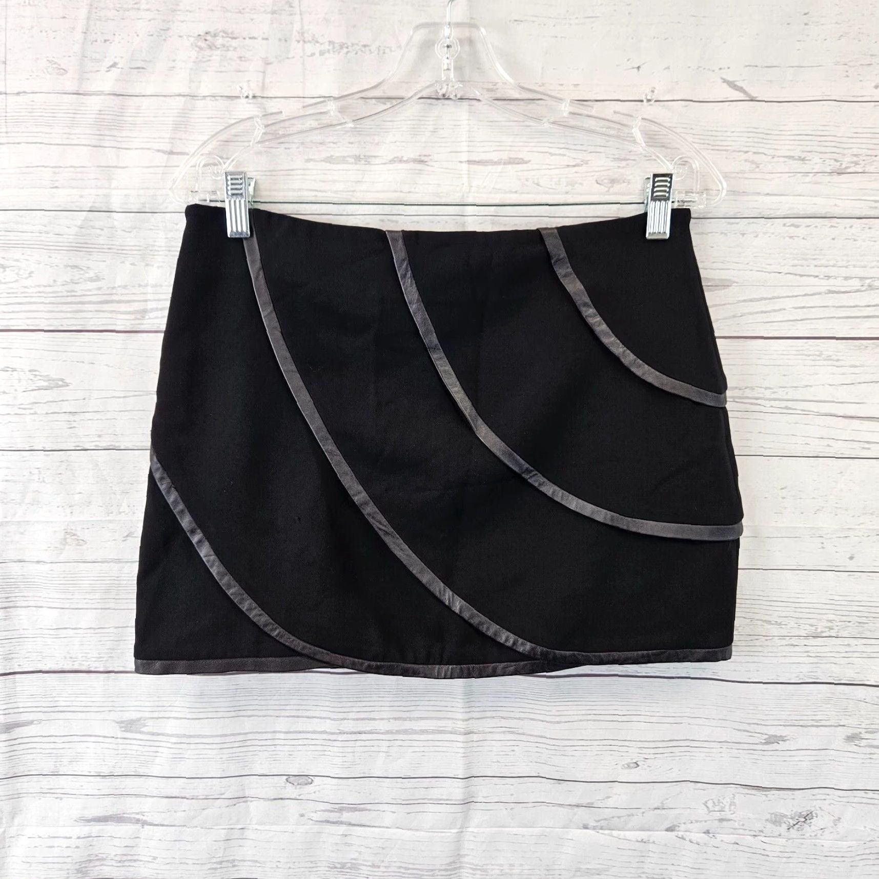 Diane von Furstenberg Diane von Furstenberg Skirt Womens Karina Mini Sz 6 Black Leather Trim Zip Short Size 28" / US 6 / IT 42 - 3 Thumbnail