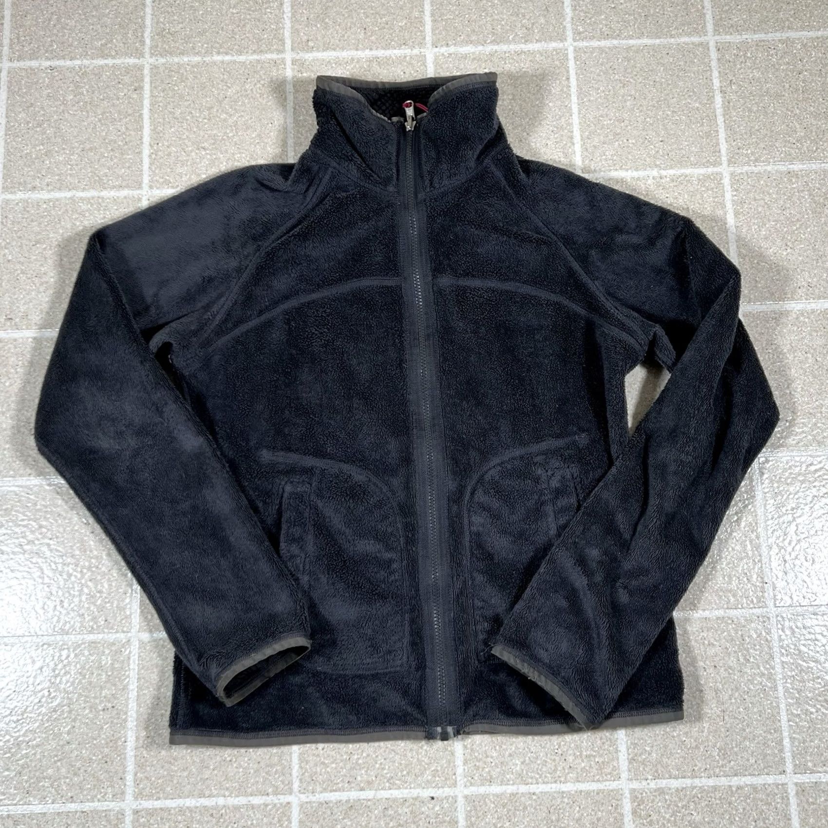 Nike ACG VINTAGE Womens Nike ACG Jacket Black/Gray Geometric Print Reversible Size M Size M / US 6-8 / IT 42-44 - 3 Thumbnail