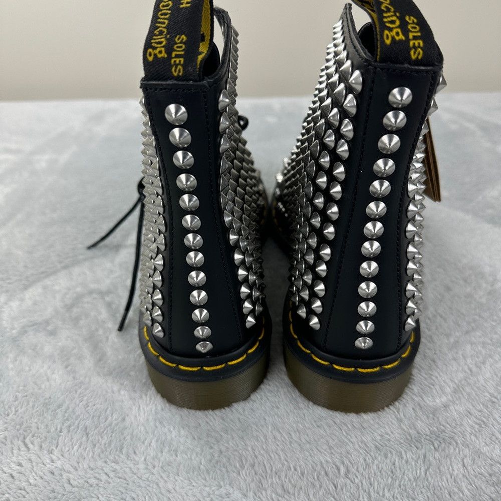 Dr. Martens Dr Martens NWT 1460 Spike Black Silver Combat Boots Size 8 Size US 8 / EU 41 - 6 Thumbnail