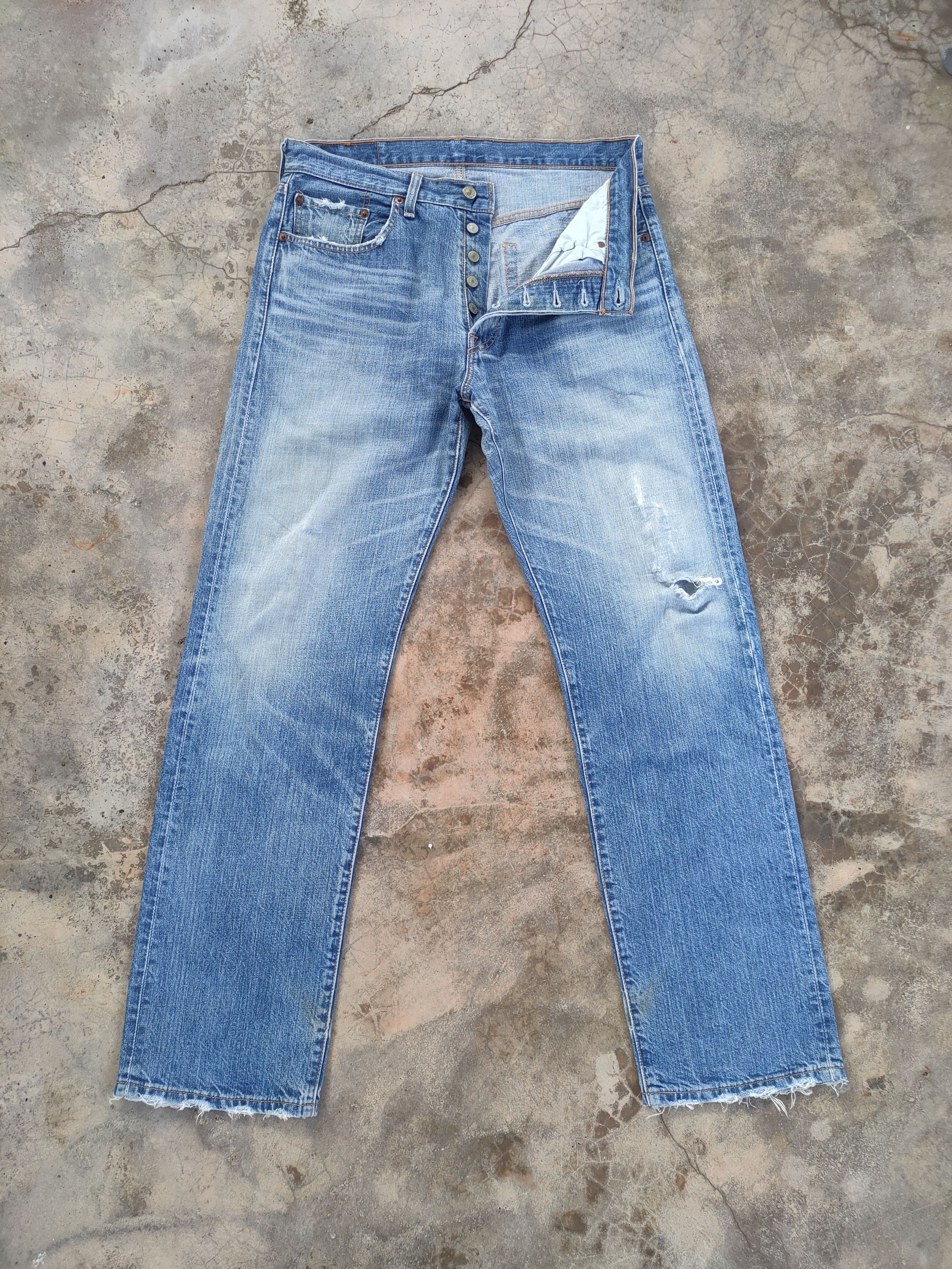 Levi's Vintage Clothing VINTAGE LEVI'S 501 FADED DISTRESSED DENIM JEAN PANTS Size US 33 - 1 Thumbnail