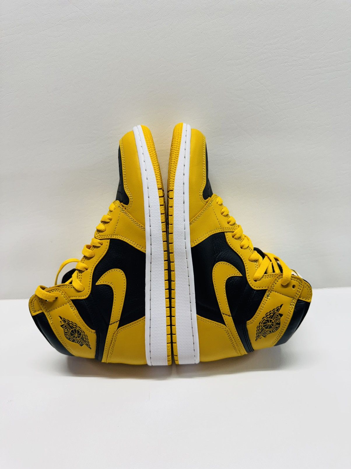 Jordan Brand Air Jordan 1 Retro High OG Pollen Size US 9.5 / EU 42-43 - 2 Thumbnail