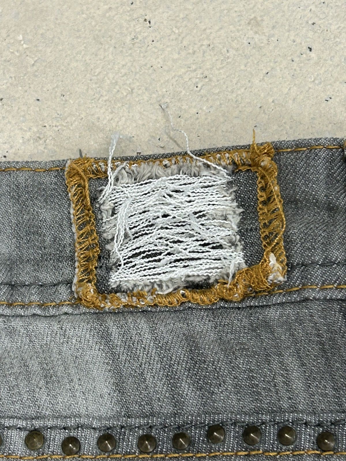 20471120 × Hysteric Glamour × Japanese Brand Industrial Revolution Grey Washed Distressed Studded Button Size US 32 / EU 48 - 18 Thumbnail
