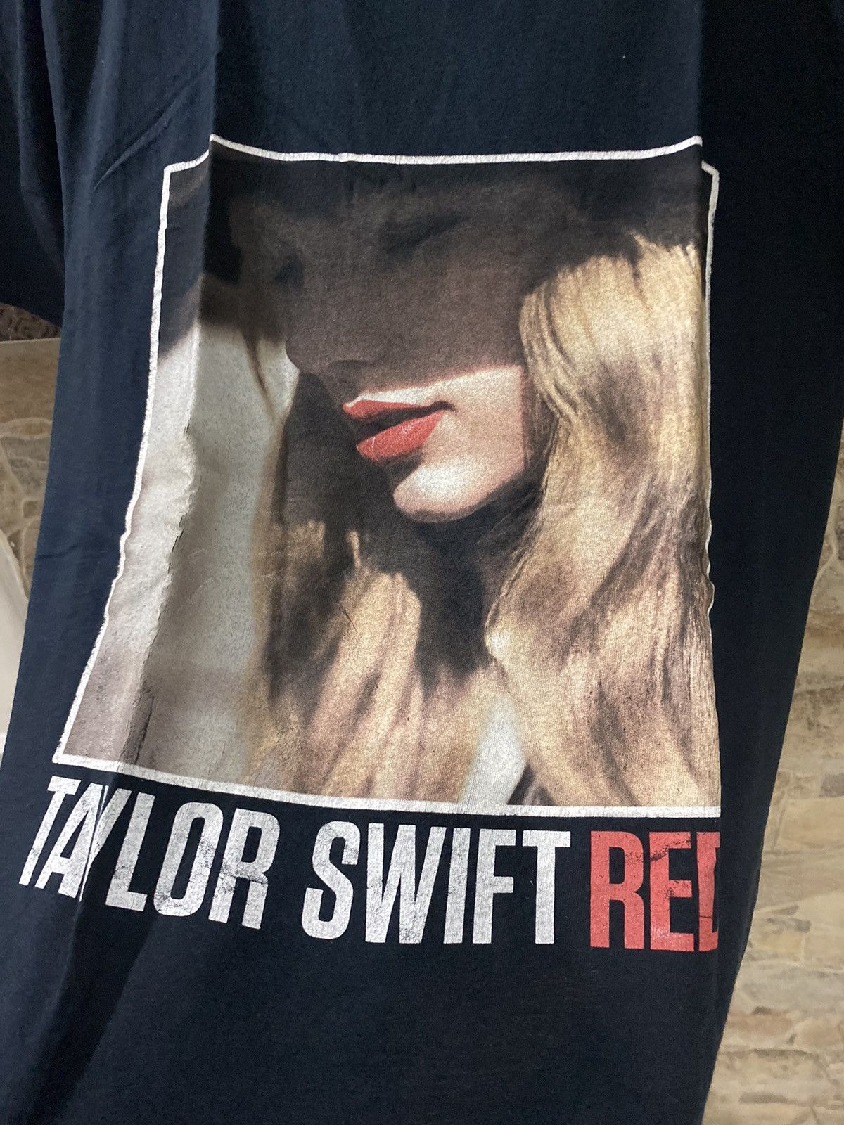 Band Tees × Gildan Taylor swift red album tshirt aia company Size US M / EU 48-50 / 2 - 3 Thumbnail