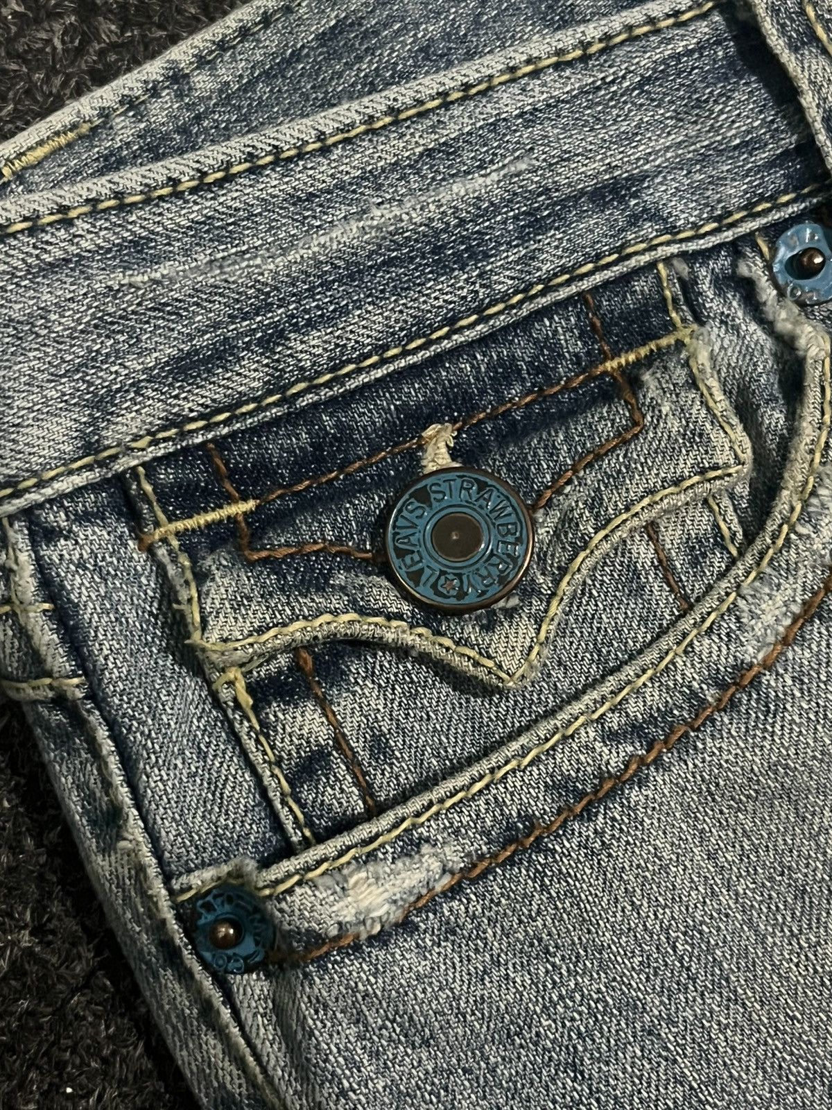 Japanese Brand Vintage Japanese Brand Leavs Strawberry Blue Wash Flare Jean Size US 30 / EU 46 - 5 Thumbnail