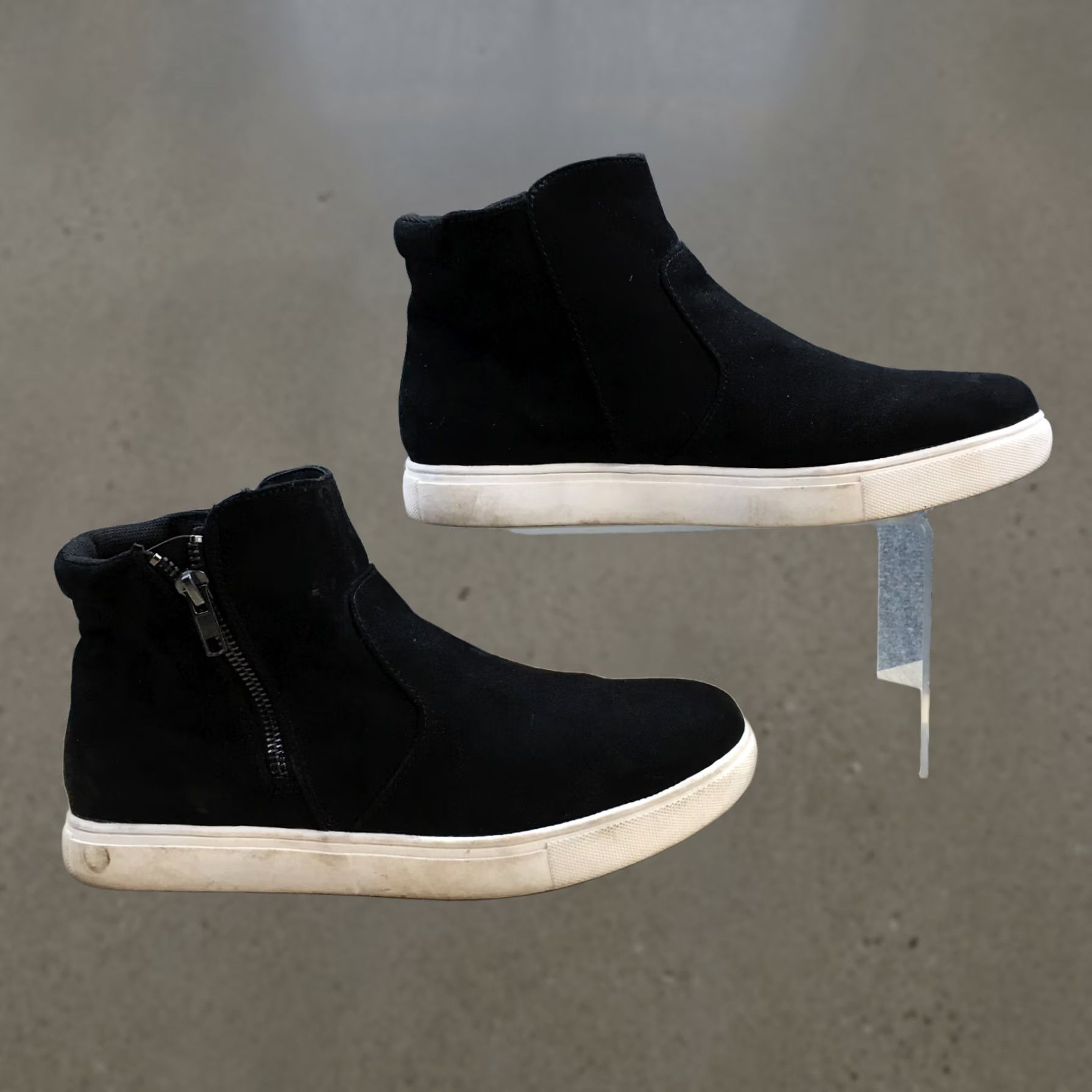 Izod Izod Mila High Top Sneakers Womens 8 M Black Faux Leather Side Zipper Shoes Size M / US 6-8 / IT 42-44 - 1 Thumbnail