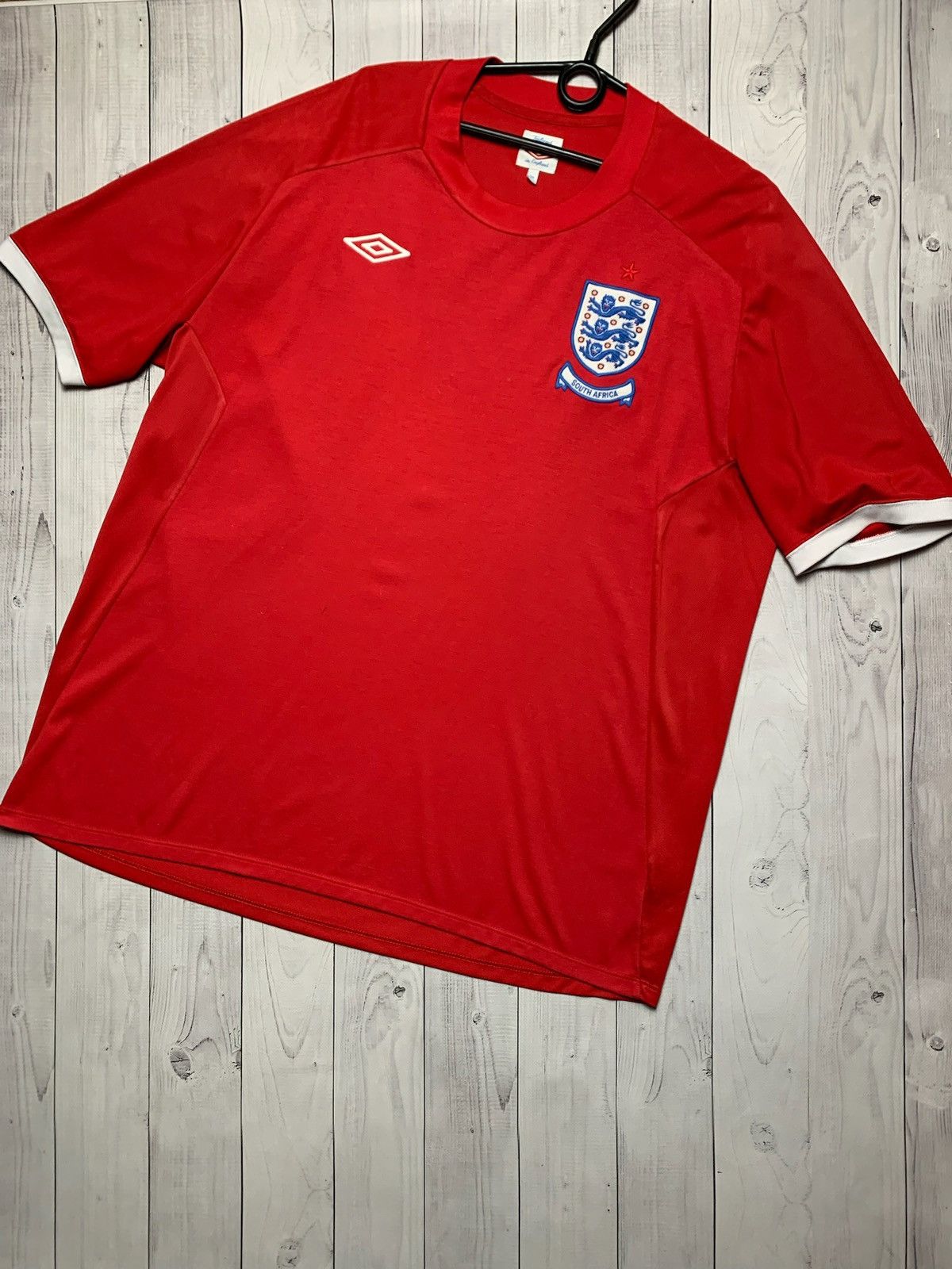 Umbro × Vintage Vintage Umbro England soccer jersey size XL red Size US XL / EU 56 / 4 - 1 Thumbnail