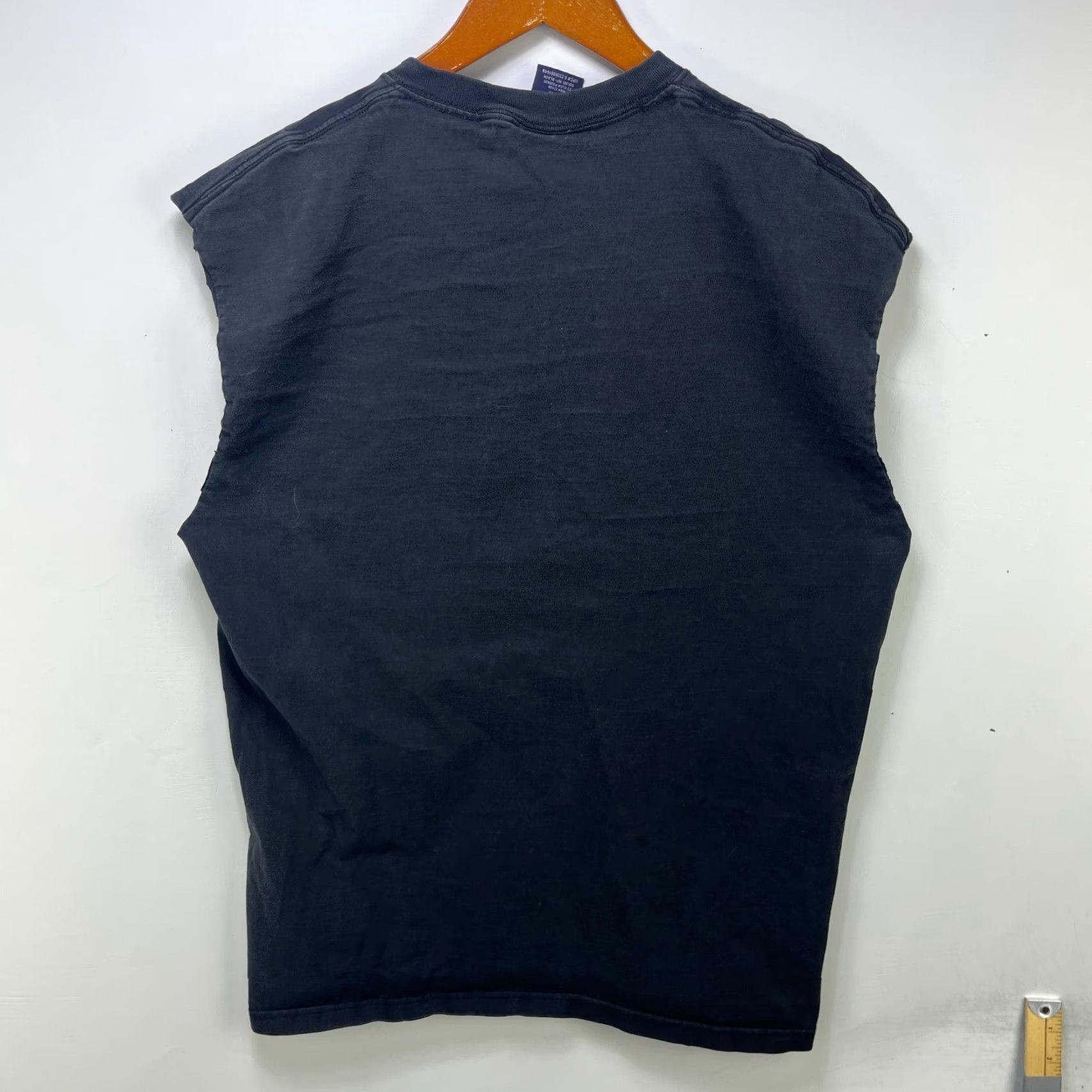 Vintage VINTAGE Sun Faded Blank Black Sleeveless Shirt Large Sun Faded Blank Black Sleeveless Shirt L Black 1990s Vintage Mens T-Shirt Size US L / EU 52-54 / 3 - 6 Thumbnail