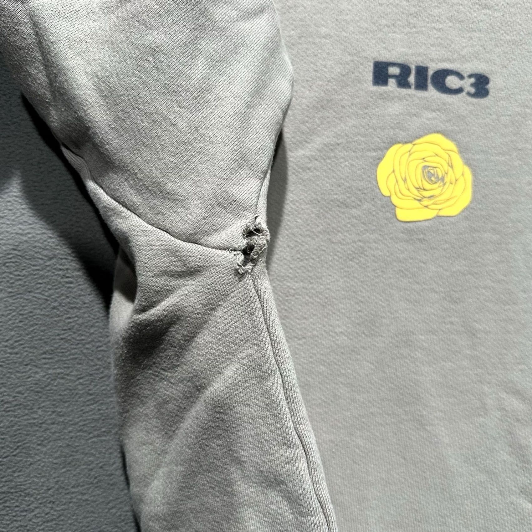 Vintage RIC3 Daniel Ricciardo Rose Sweatshirt Mens XL Beige Crew Neck Pullover Graphic Print 90s Style Size US XL / EU 56 / 4 - 7 Thumbnail