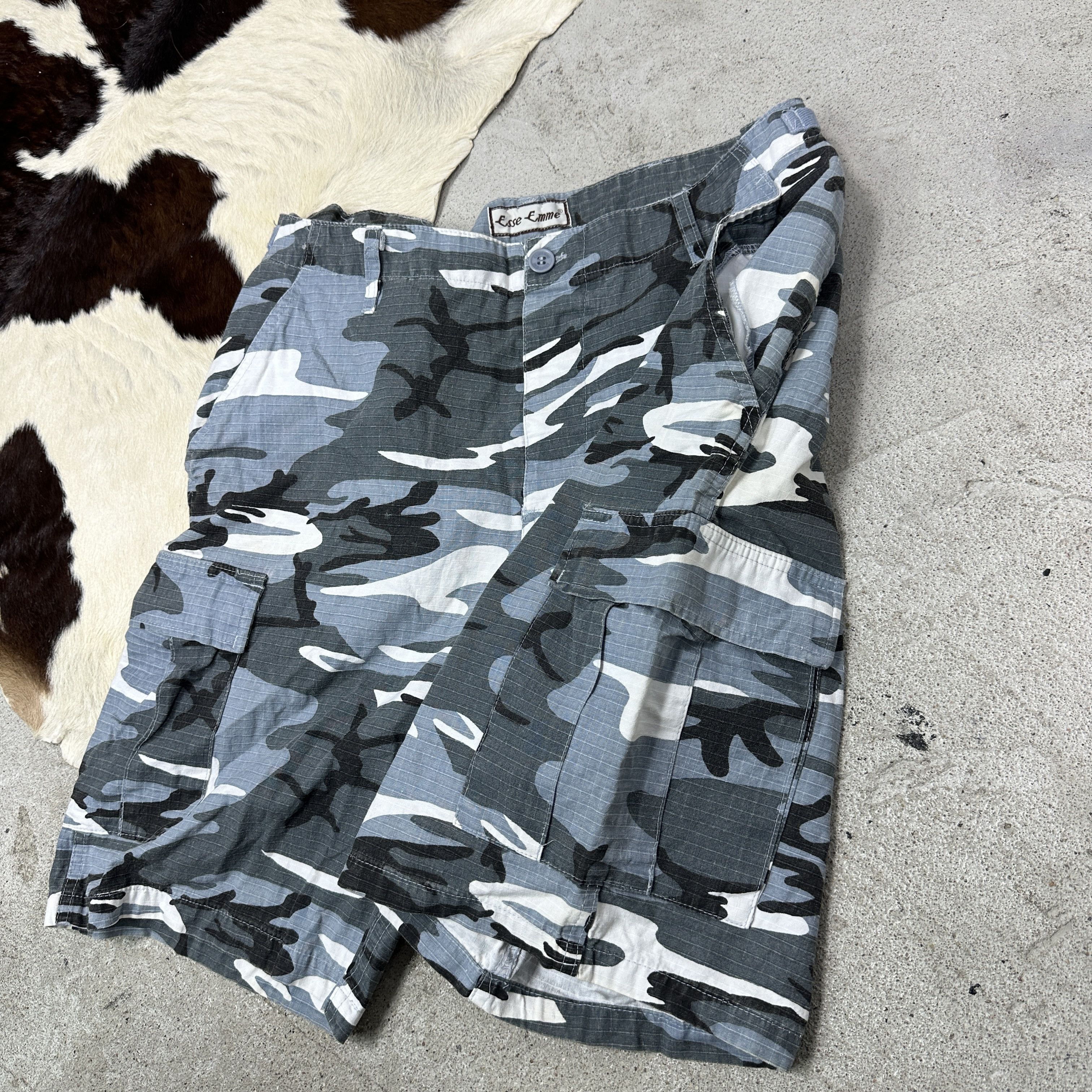 Vintage Vintage Streetwear Sporty Cargo Urban Camo Shorts Y2K Size US 33 - 2 Thumbnail
