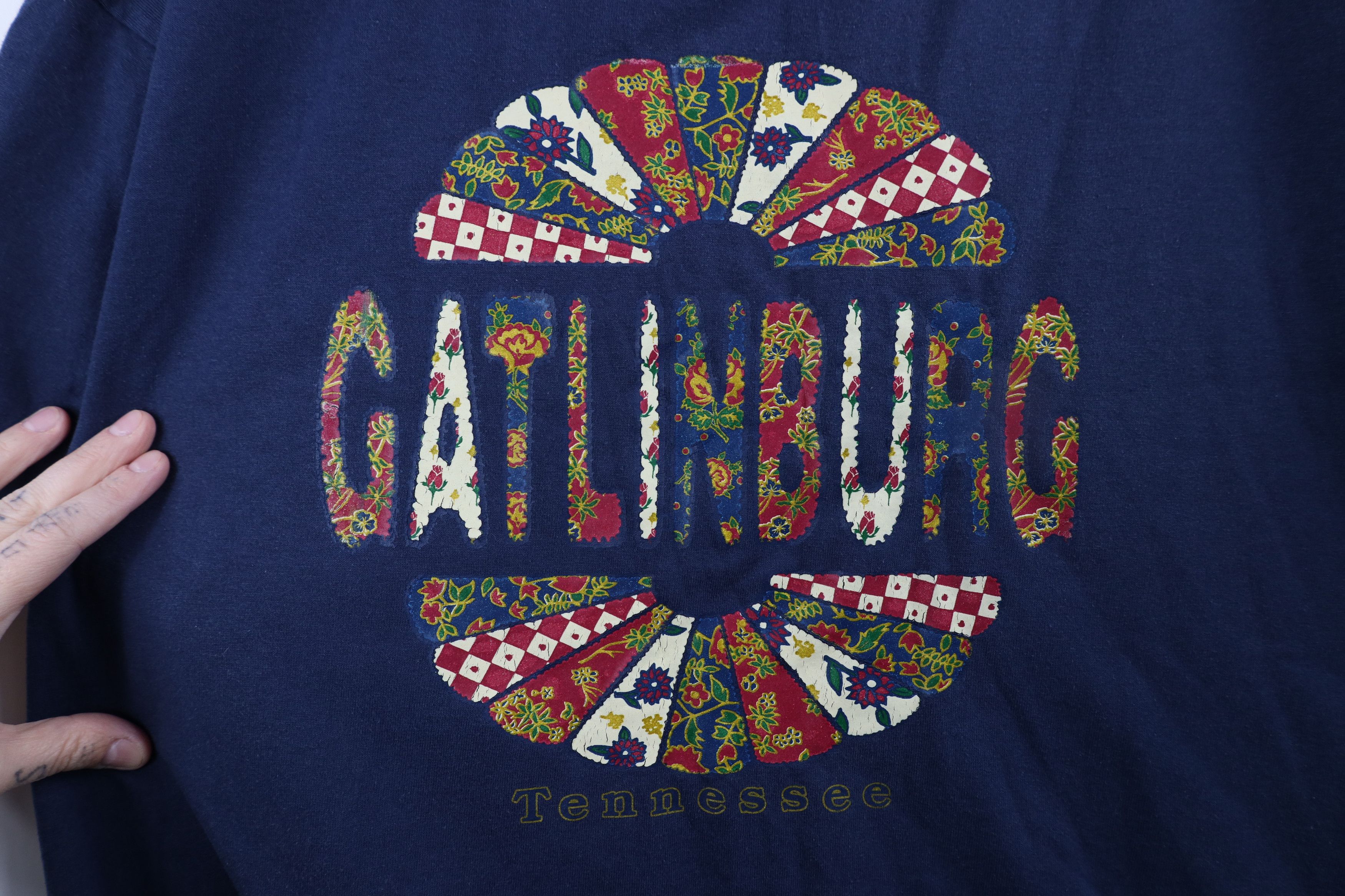 Vintage Vintage 90s Streetwear Tennessee Quilt Patch T-Shirt Size US XXL / EU 58 / 5 - 4 Thumbnail