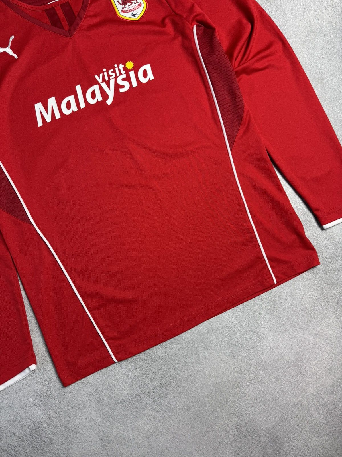 Puma Cardiff City 2013 2014 Home Shirt Soccer Jersey Puma Size US M / EU 48-50 / 2 - 4 Thumbnail