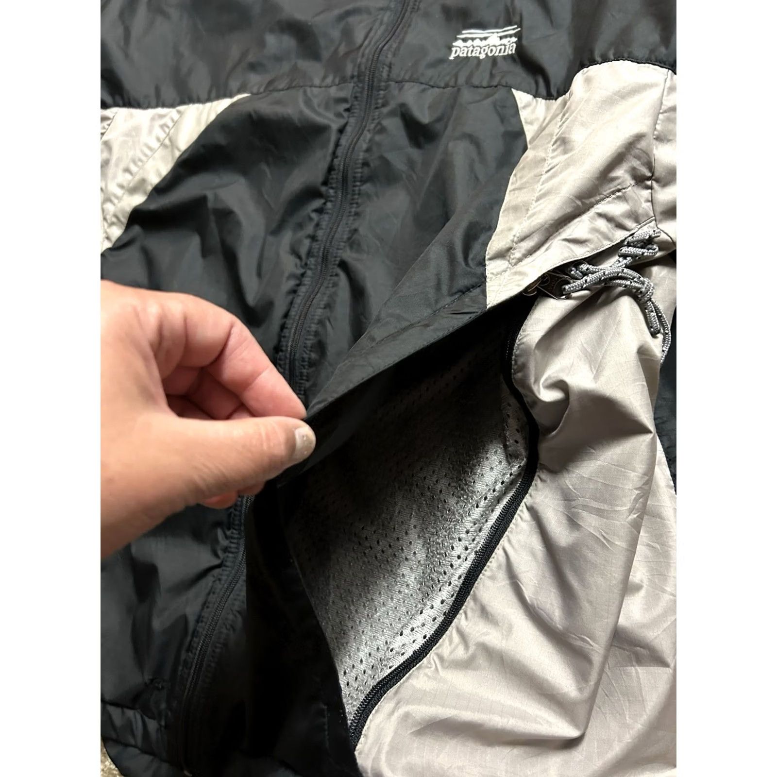 Patagonia VTG Patagonia Windbreaker Women’s Size L Full Zip Black/Gray Y2K Jacket Womens Size L / US 10 / IT 46 - 5 Thumbnail