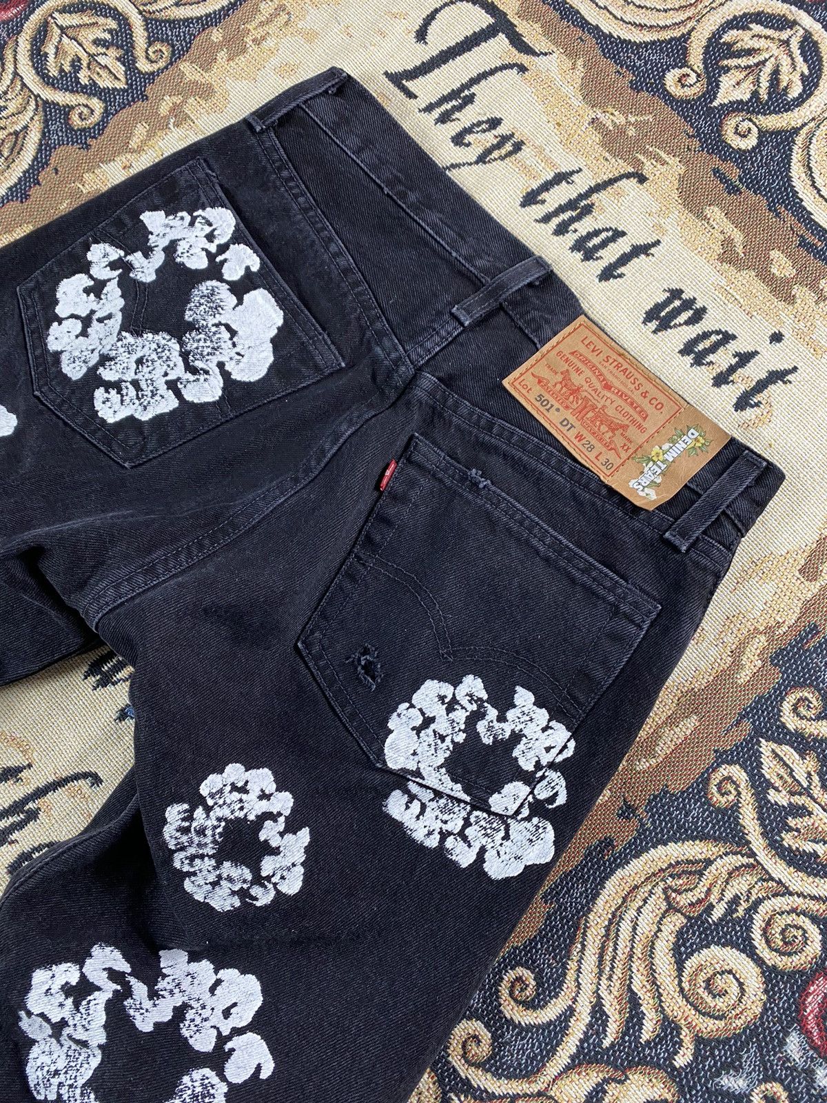 DENIM TEARS × Levi's DENIM TEARS Re-worked Levi’s [ PAIN ✞ ] Size US 28 / EU 44 - 15 Thumbnail
