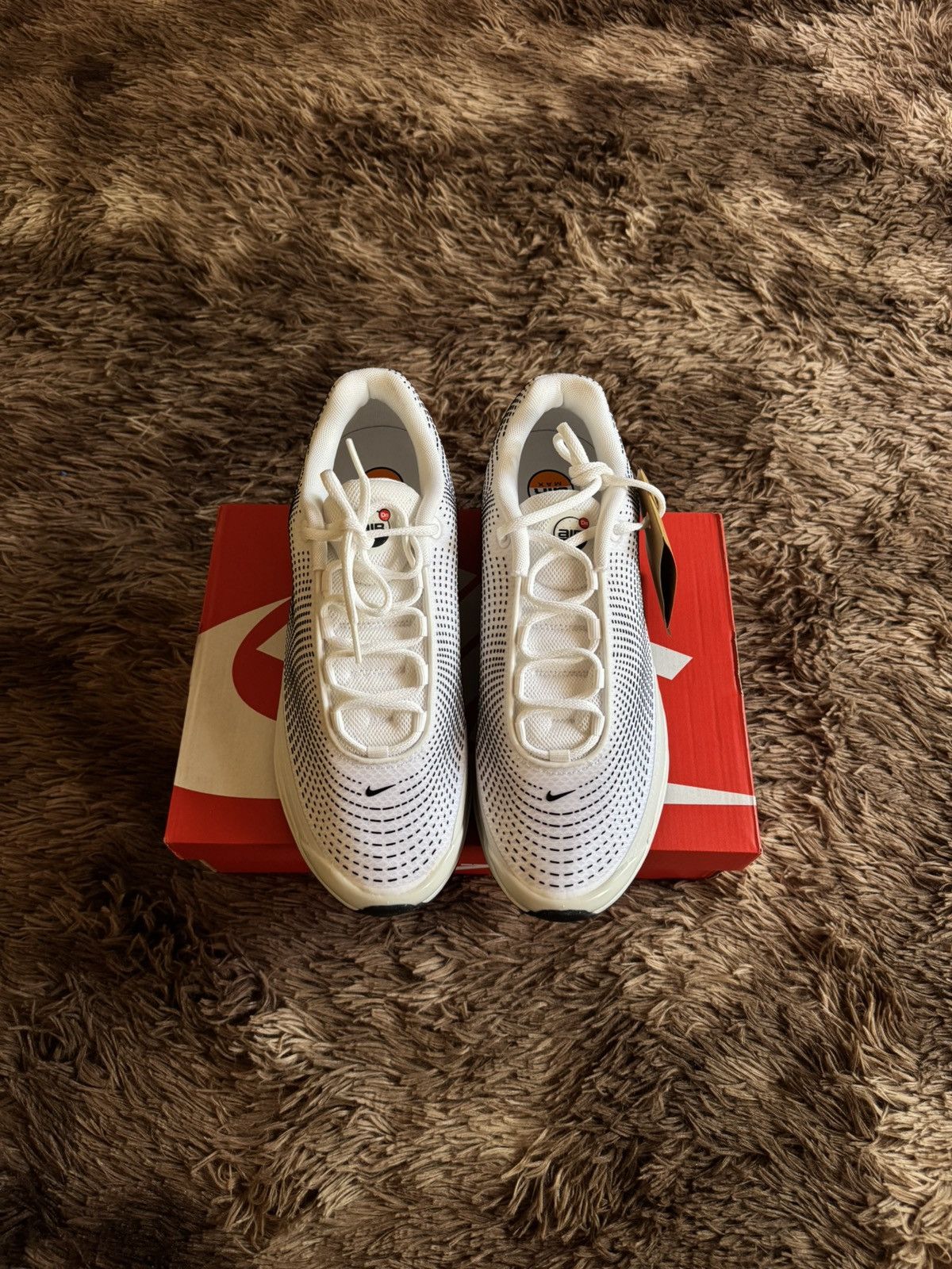 Nike Air Max DN Size US 11 / EU 44 - 2 Thumbnail
