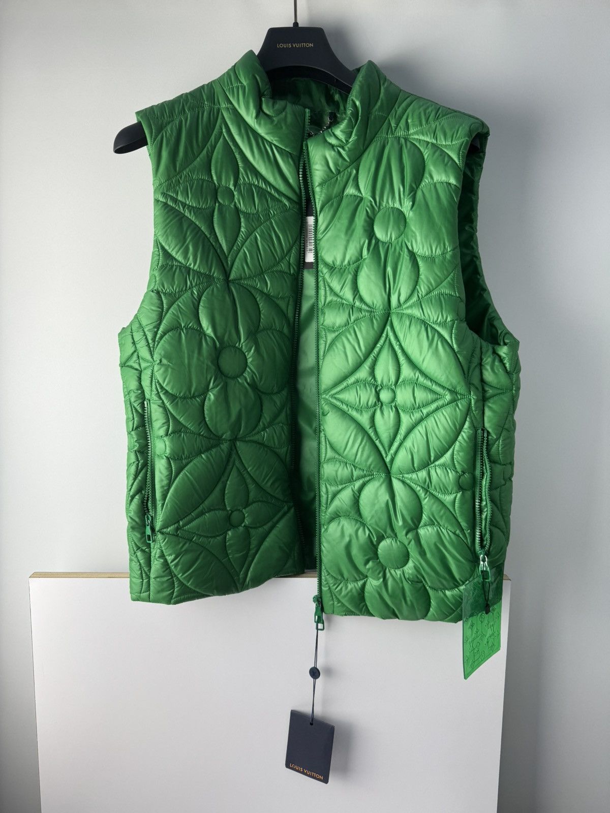 Louis Vuitton Louis Vuitton monogram vest puffy Size US L / EU 52-54 / 3 - 1 Thumbnail