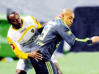 Adidas Adidas x Fenerbahce 2009-10 R. Carlos #3 Third Jersey Size US XL / EU 56 / 4 - 4 Thumbnail
