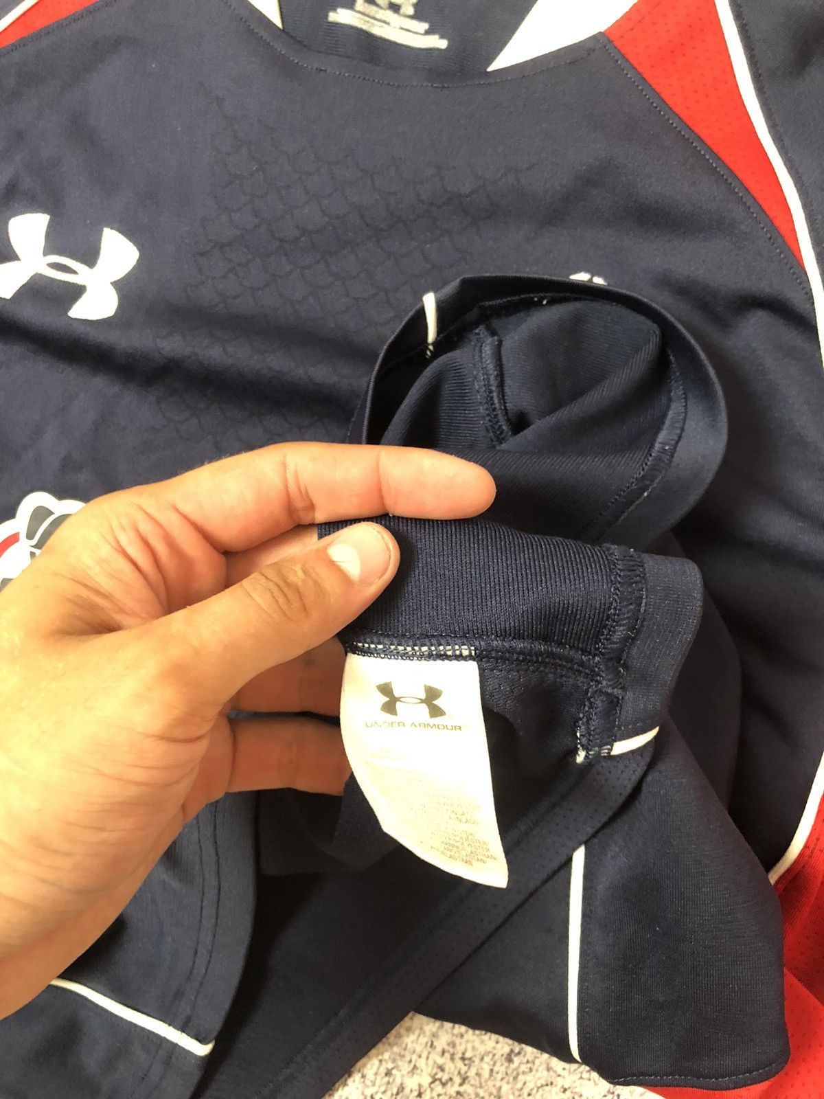 Under Armour Men’s rugby jersey WRU ADMIRAL UNDER ARMOUR SIZE L Size US L / EU 52-54 / 3 - 5 Thumbnail