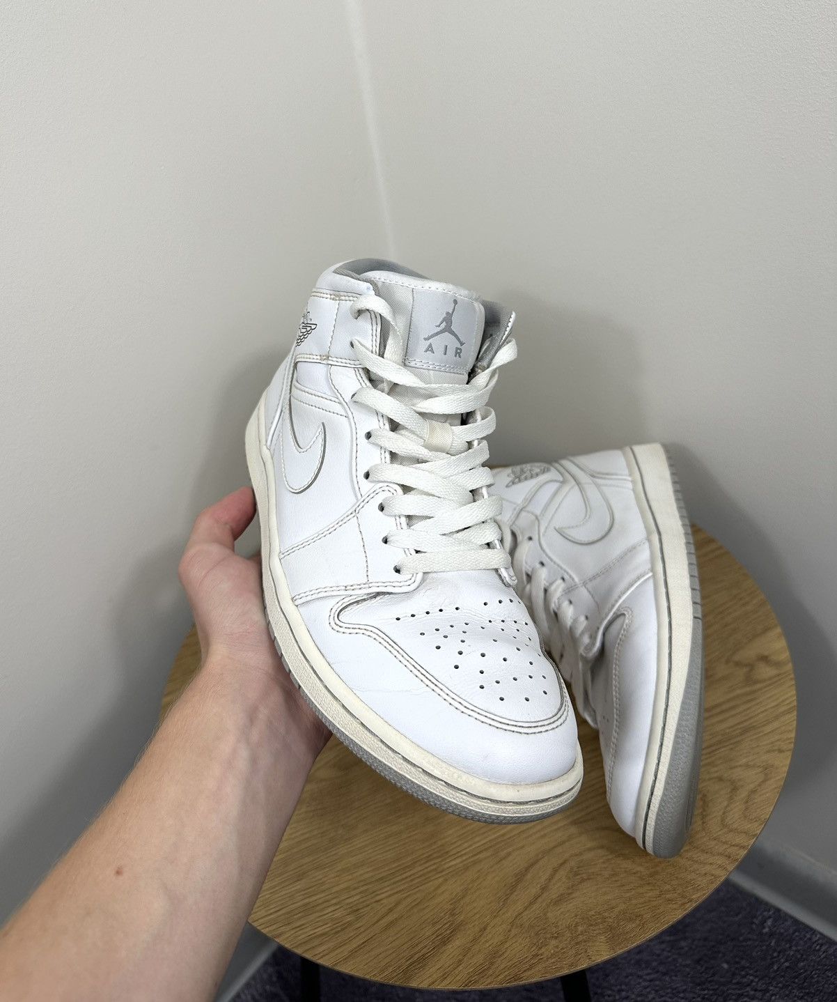 Jordan Brand Vintage Nike Air Jordan 1 Mid White Wolf Grey Hype Sneakers Size US 9 / EU 42 - 4 Thumbnail