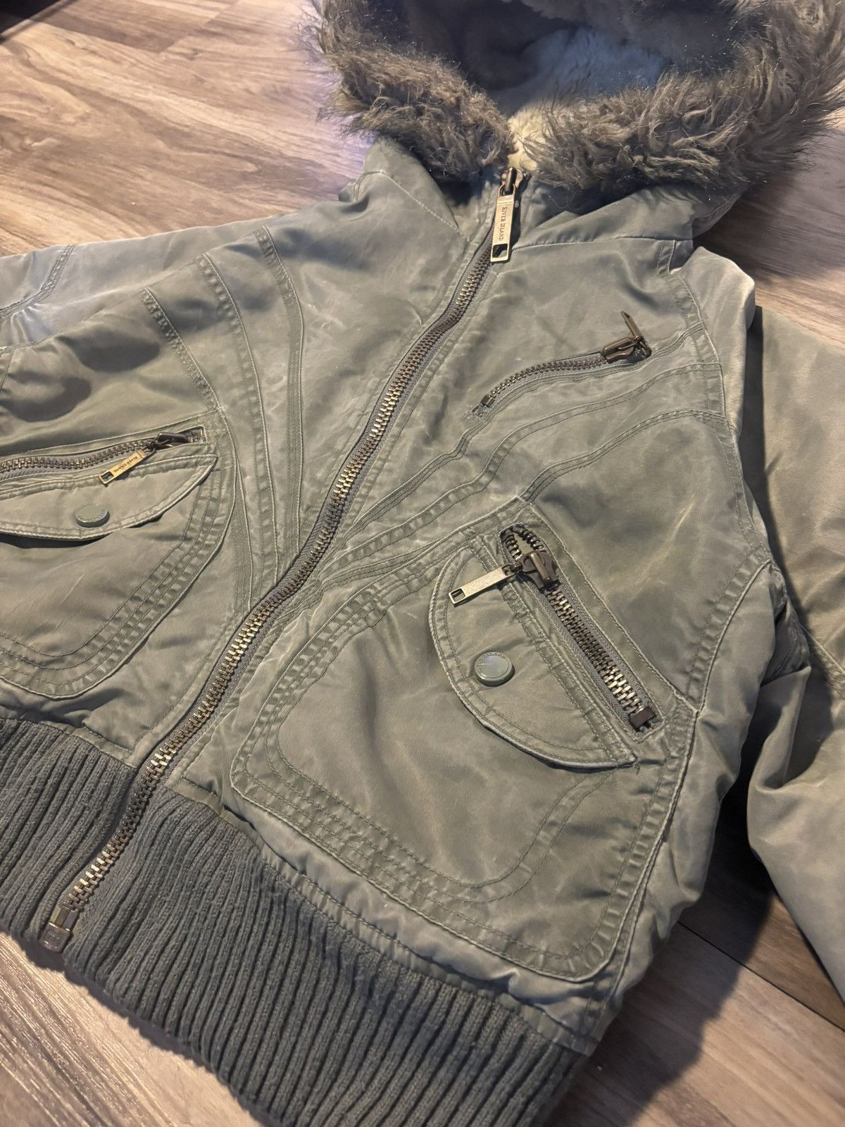 River Island Vintage Cropped Nylon Zip Olive Jacket Size US S / EU 44-46 / 1 - 2 Thumbnail