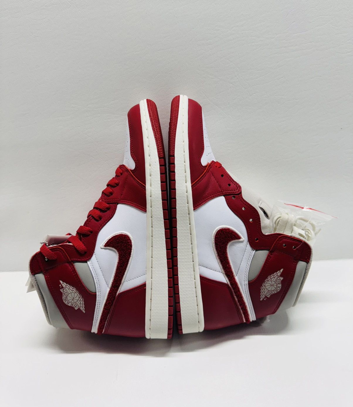 Jordan Brand Air Jordan 1 Retro Hi OG Varsity Red Size US 10.5 / IT 40.5 - 2 Thumbnail