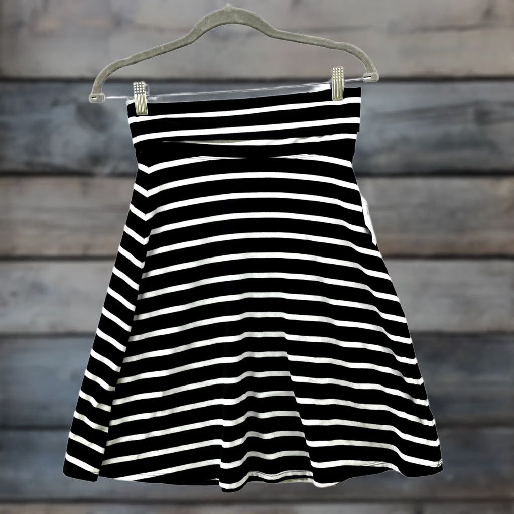 Old Navy NWT Old Navy Skirt XS Black White Stripe Pull On Flare Short A-Line Womens Size 26" / US 2 / IT 38 - 1 Thumbnail