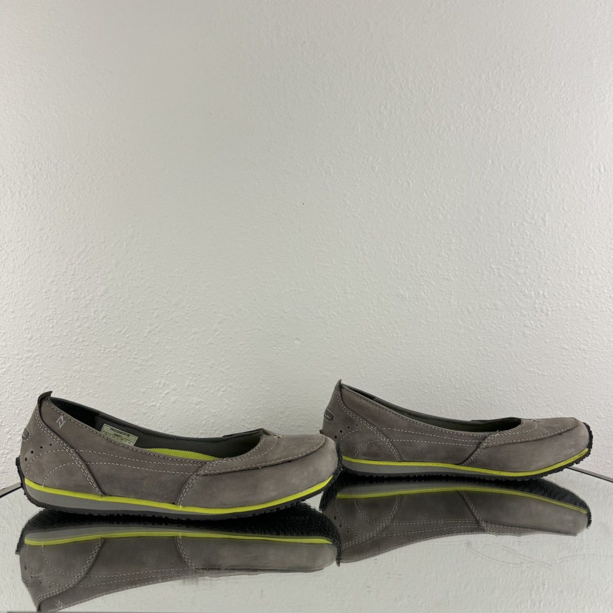 Eddie Bauer EDDIE BAUER Y2K Grey Neon Green Suede Sporty Slip On Flats Size US 7 / IT 37 - 5 Thumbnail