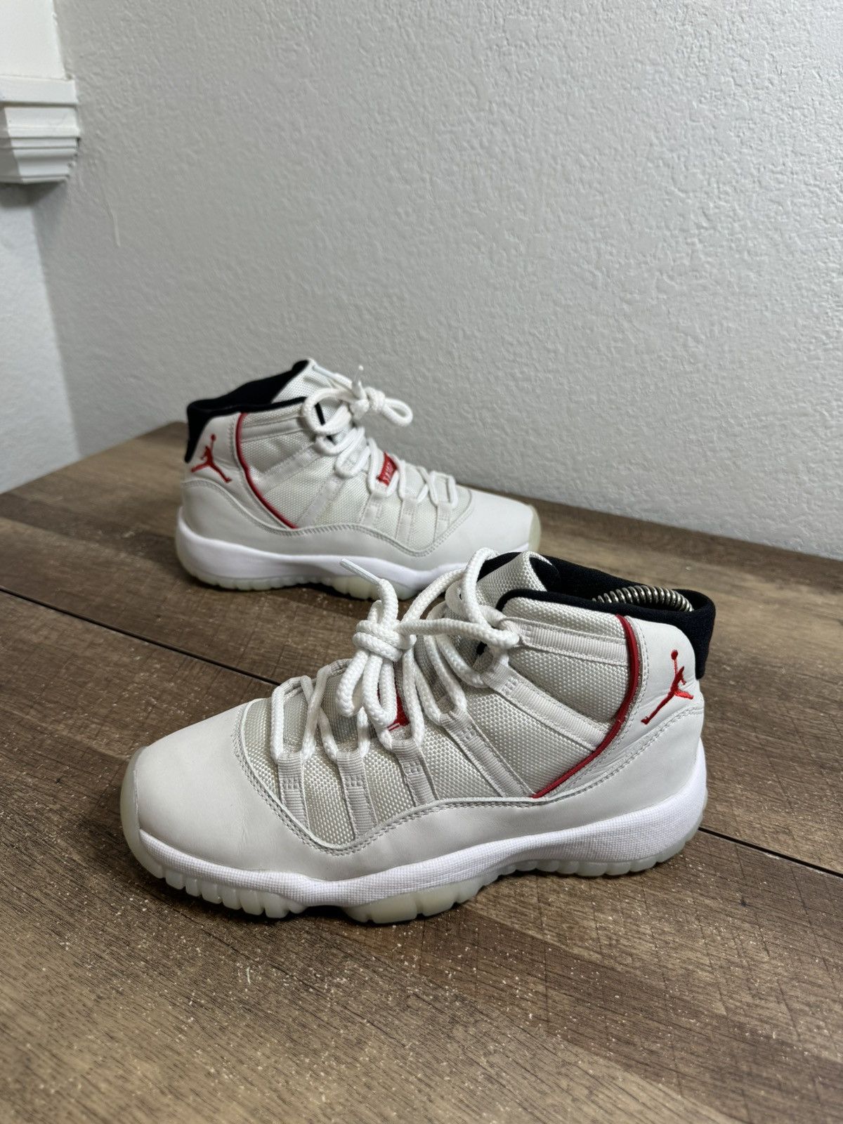 Jordan Brand Air Jordan 11 Retro GS Platinum Tint White Red Size 4.5Y/ 6W Size US 6 / IT 36 - 2 Thumbnail