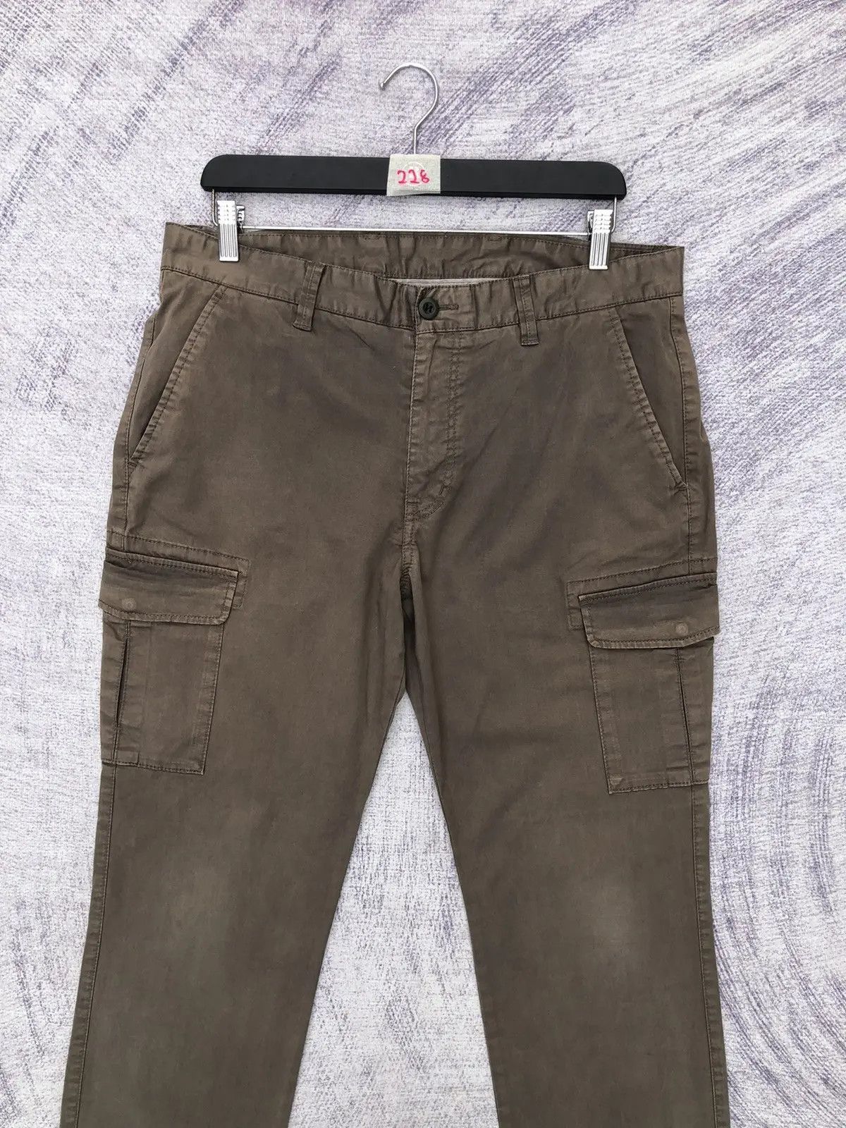 Designer × Japanese Brand Japanesebrand Uniqlo Faded Olive Multipocket W35xL40 Size US 35 - 2 Thumbnail