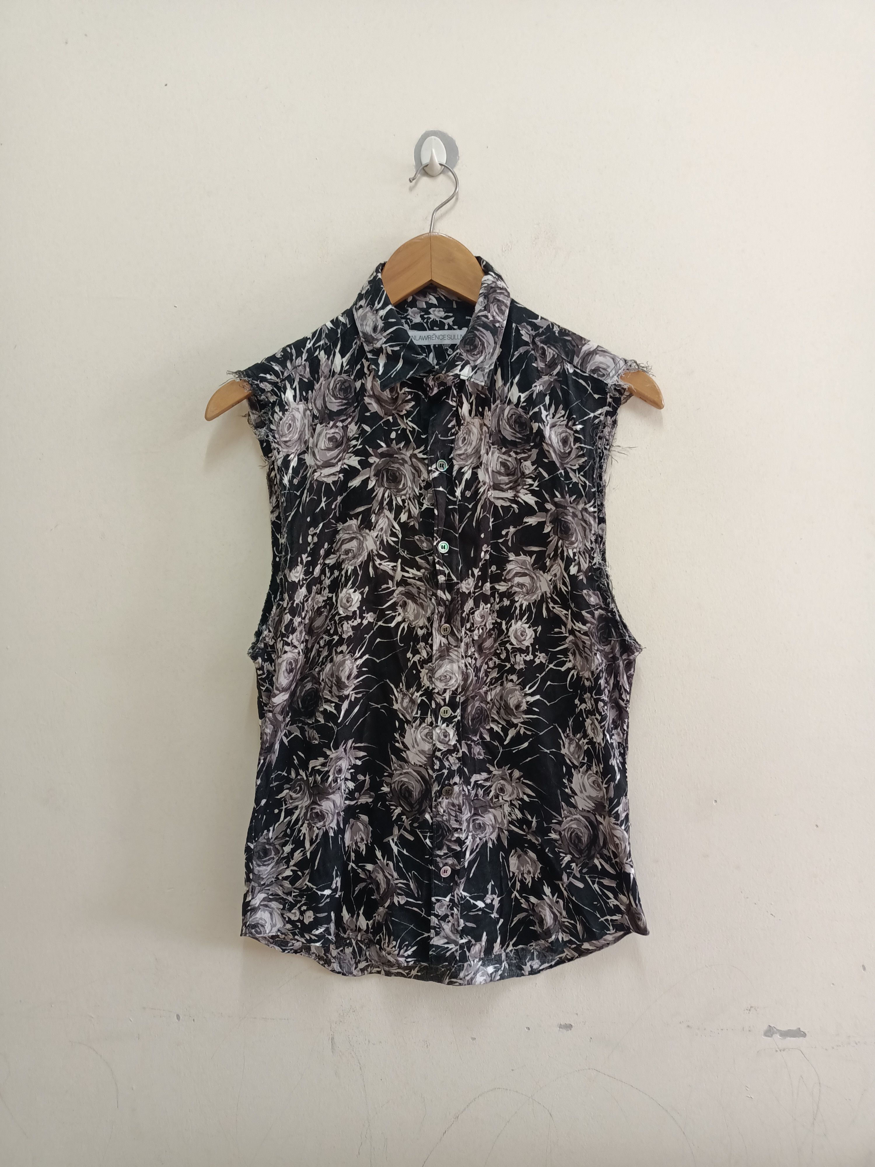 JOHN LAWRENCE SULLIVAN John Lawrence Sullivan sleeveless button up shirt Size M / US 6-8 / IT 42-44 - 1 Thumbnail