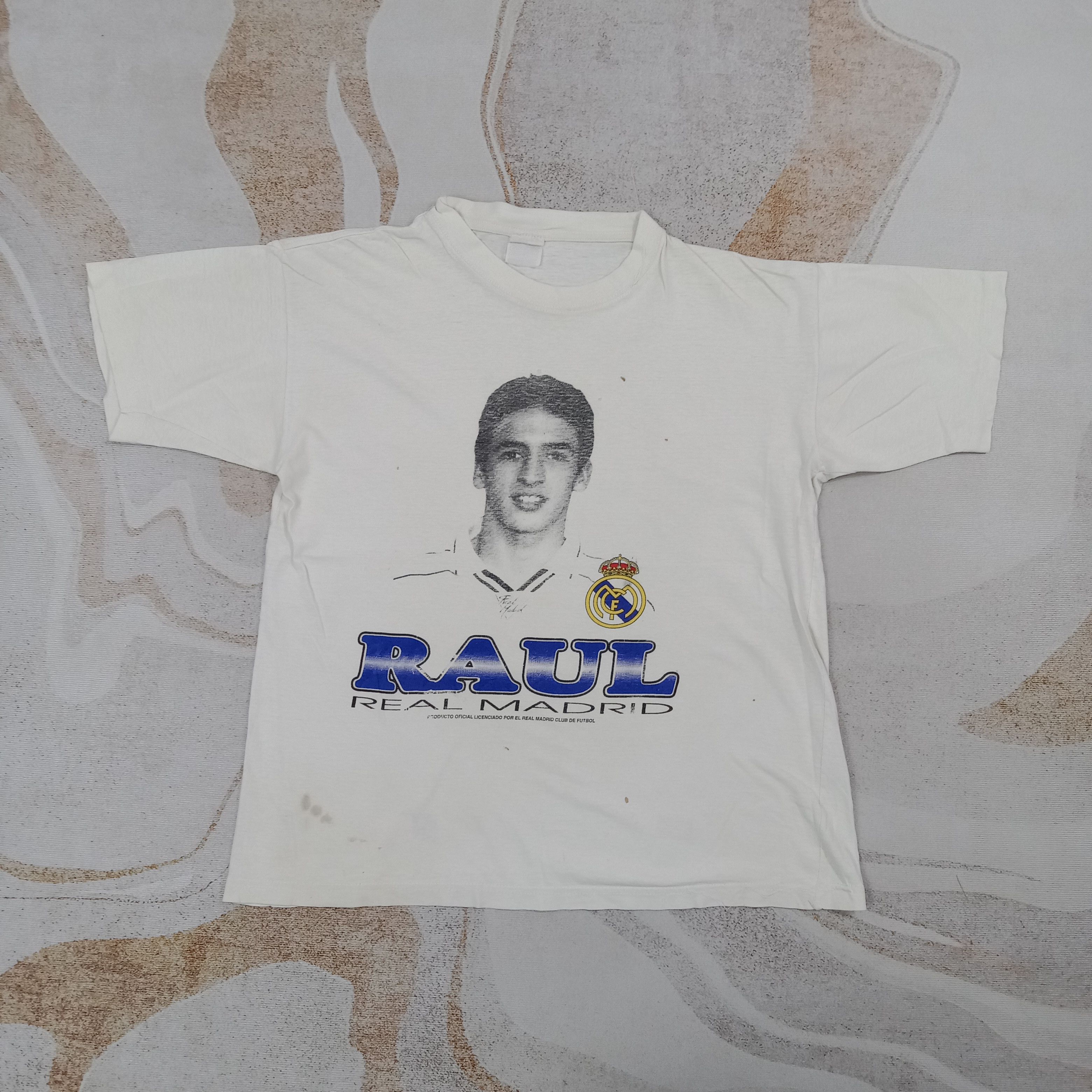 Vintage RAUL Real Madrid Soccer Player Tshirt C267N77 Size US L / EU 52-54 / 3 - 1 Thumbnail