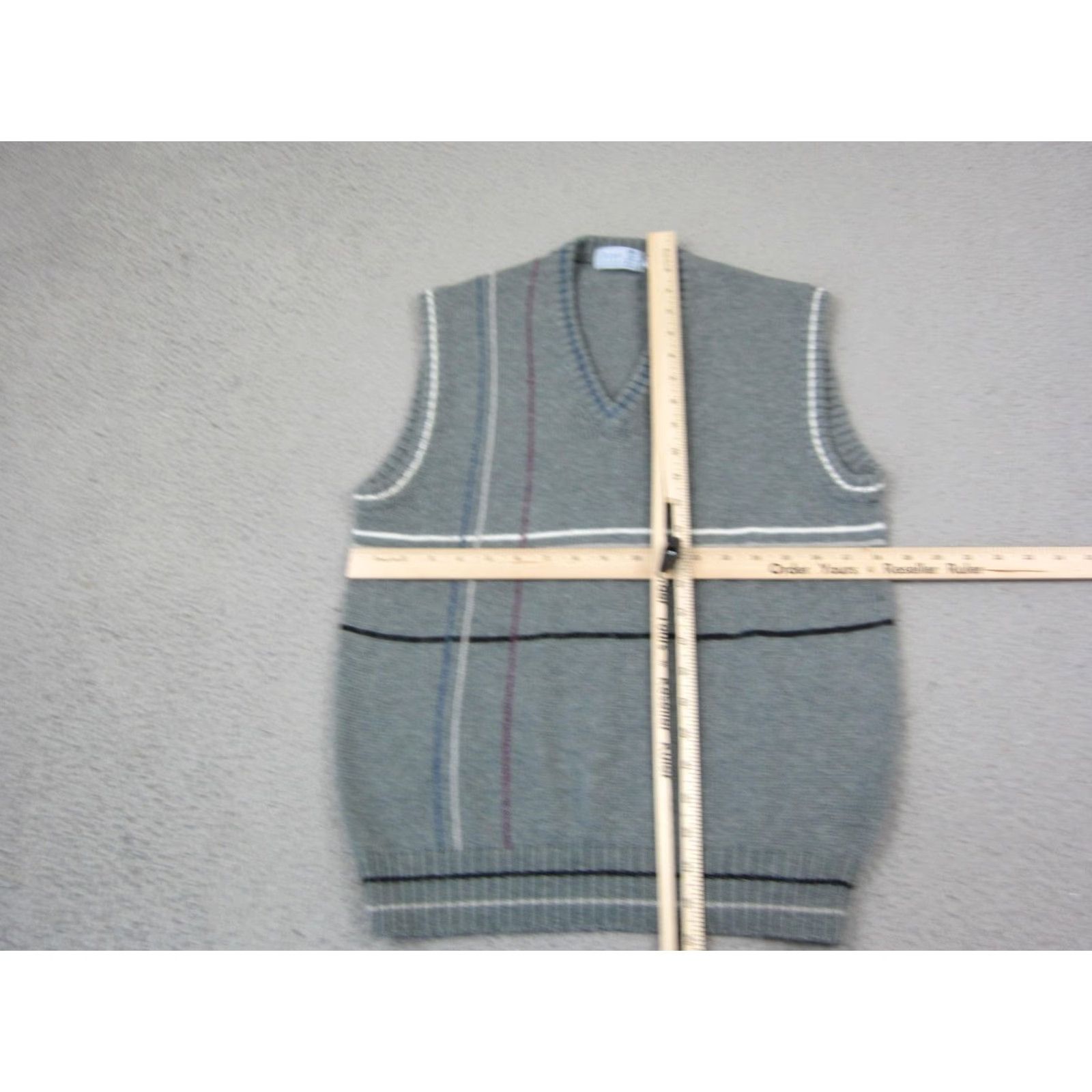 Vintage VINTAGE Shore Club Vest Sweater Mens L Gray Wool Blend V-Neck Knit 80s Size US L / EU 52-54 / 3 - 6 Thumbnail