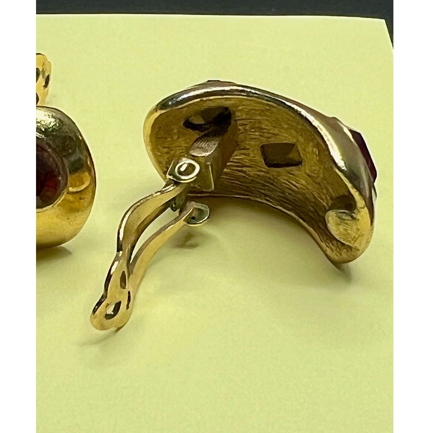 & Other Stories Ciner Moghul India Large Gripoix Gold Clip Earrings Size ONE SIZE - 11 Thumbnail