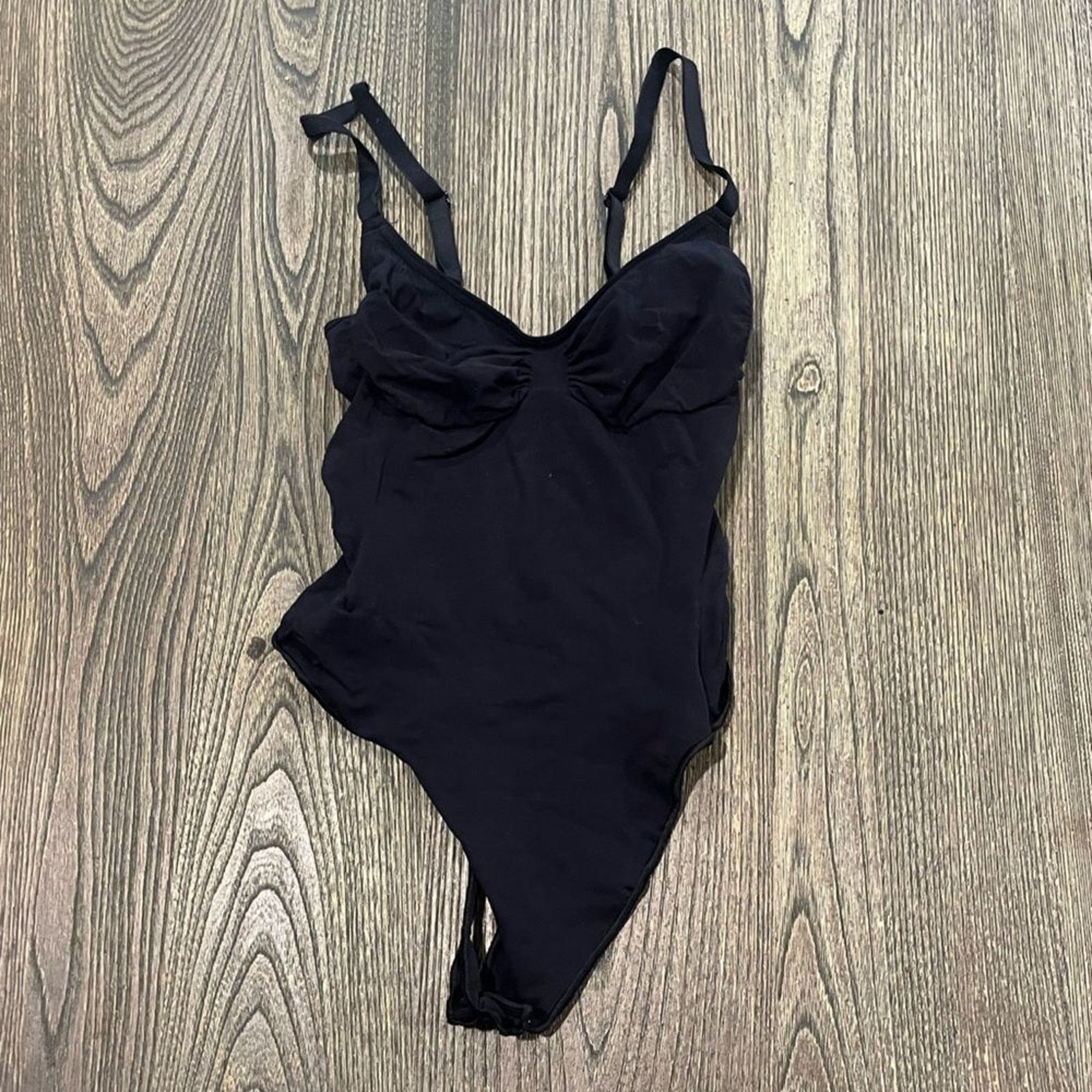 SKIMS NWOT Skims Shapewear Seamless Sculpt Brief Thong Bodysuit L Size L / US 10 / IT 46 - 1 Thumbnail